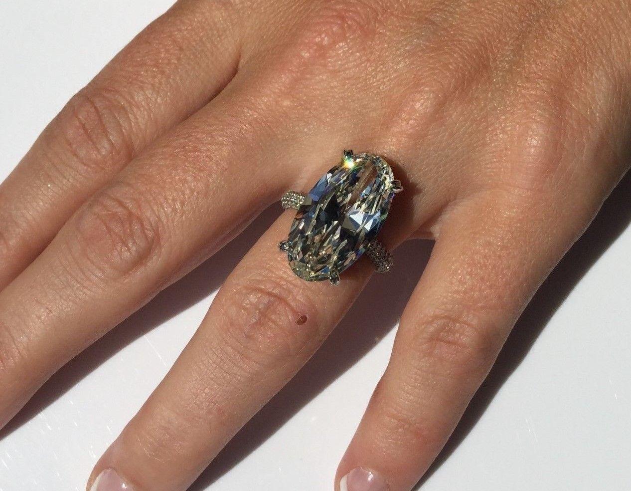 GIA Certified 11.26 Carat Oval Shaped Diamond Platinum Engagement Ring In New Condition For Sale In Houston, TX