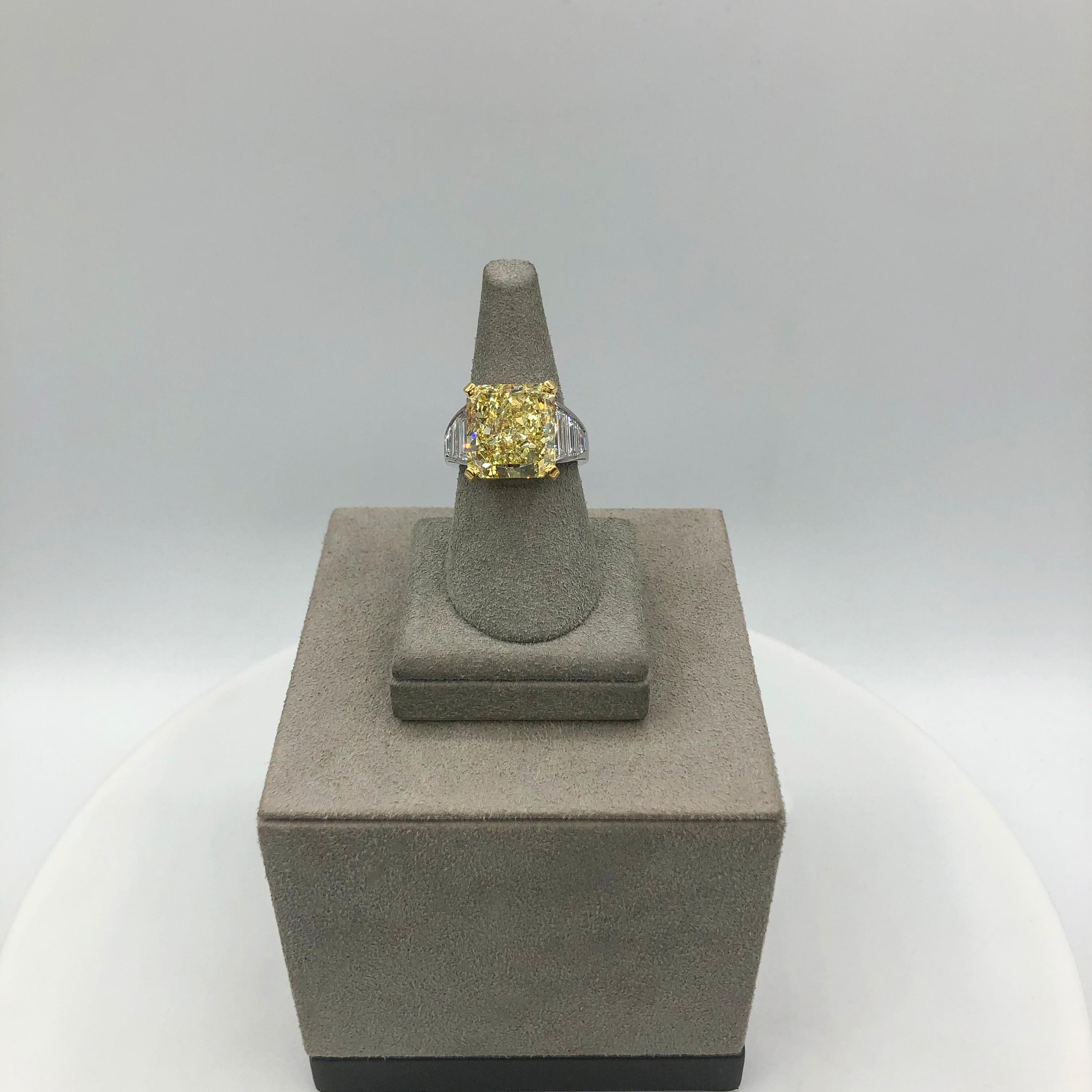 GIA-zertifizierter intensiv gelber Strahlenschliff mit 11.30 Karat  Diamant-Verlobungsring im Angebot 2