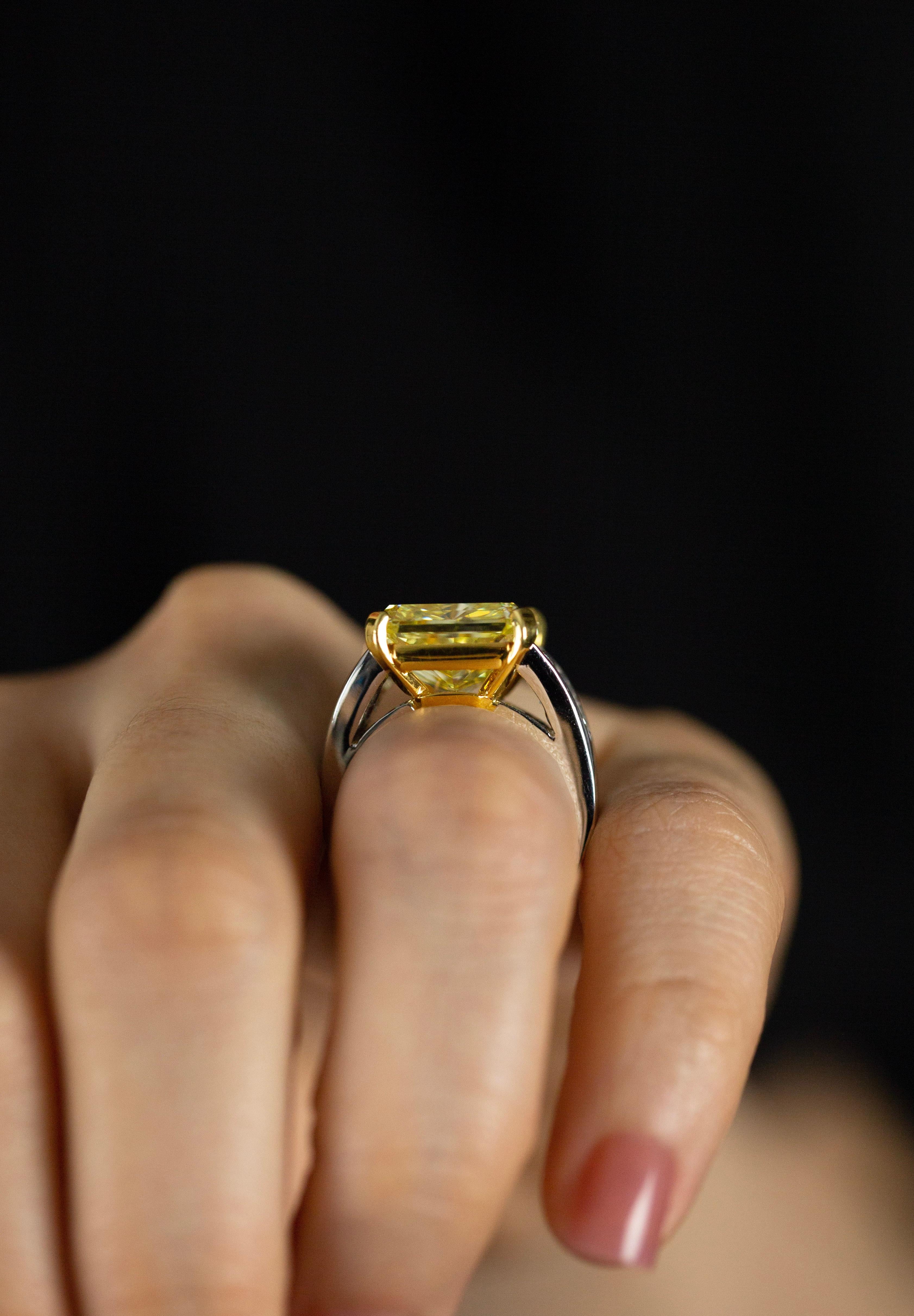 GIA Certified 11.30 Carat Radiant Cut Intense Yellow  Diamond Engagement Ring In New Condition For Sale In New York, NY