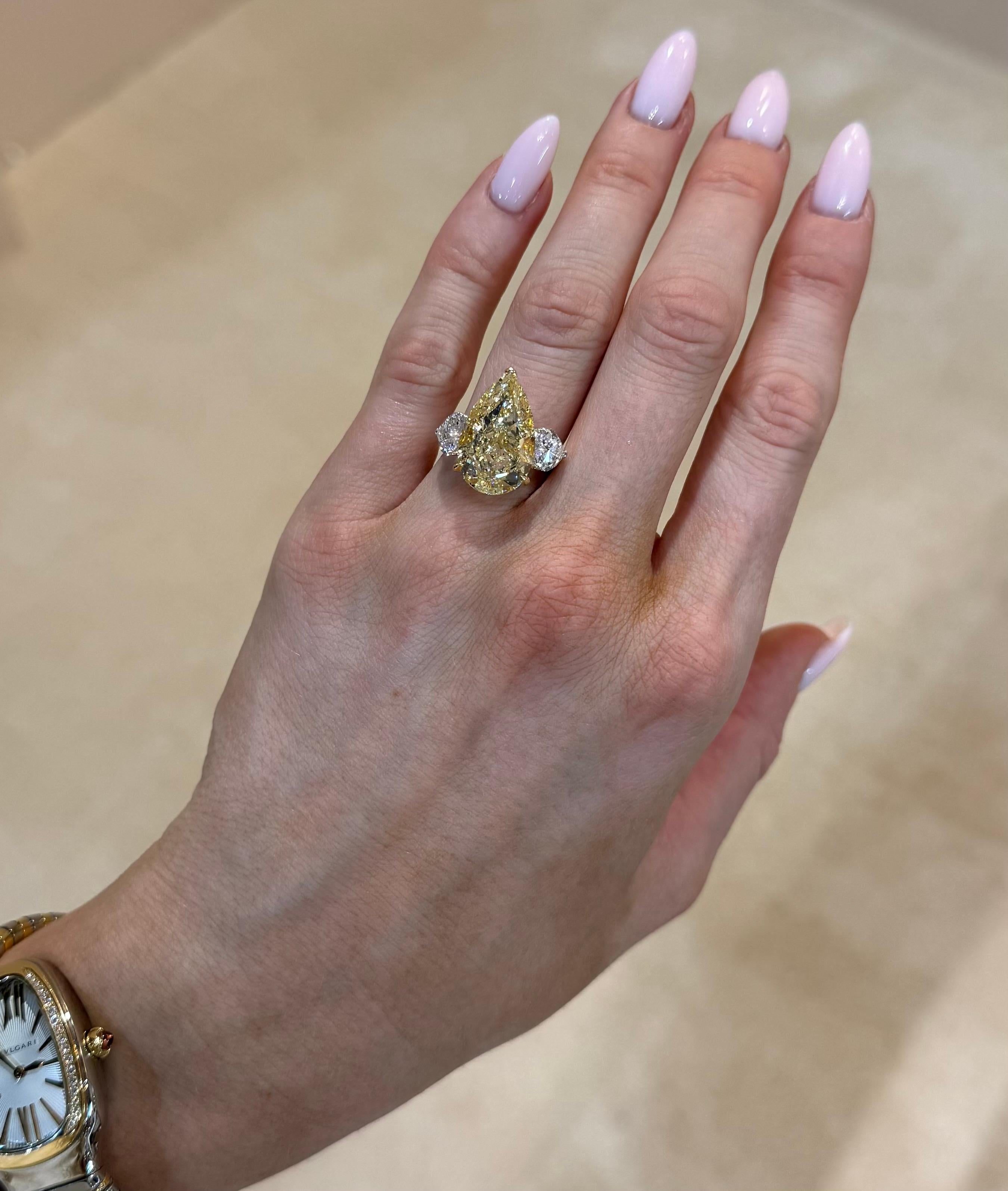Bague de fiançailles avec diamant jaune en forme de poire de 11,30 carats certifié GIA en vente 1