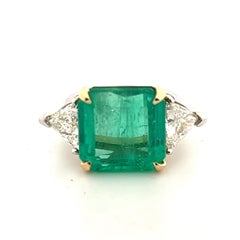 G.I.A. Certified 11.32 Cts Colombian Emerald & Diamonds Platinum 18kt Gold Ring