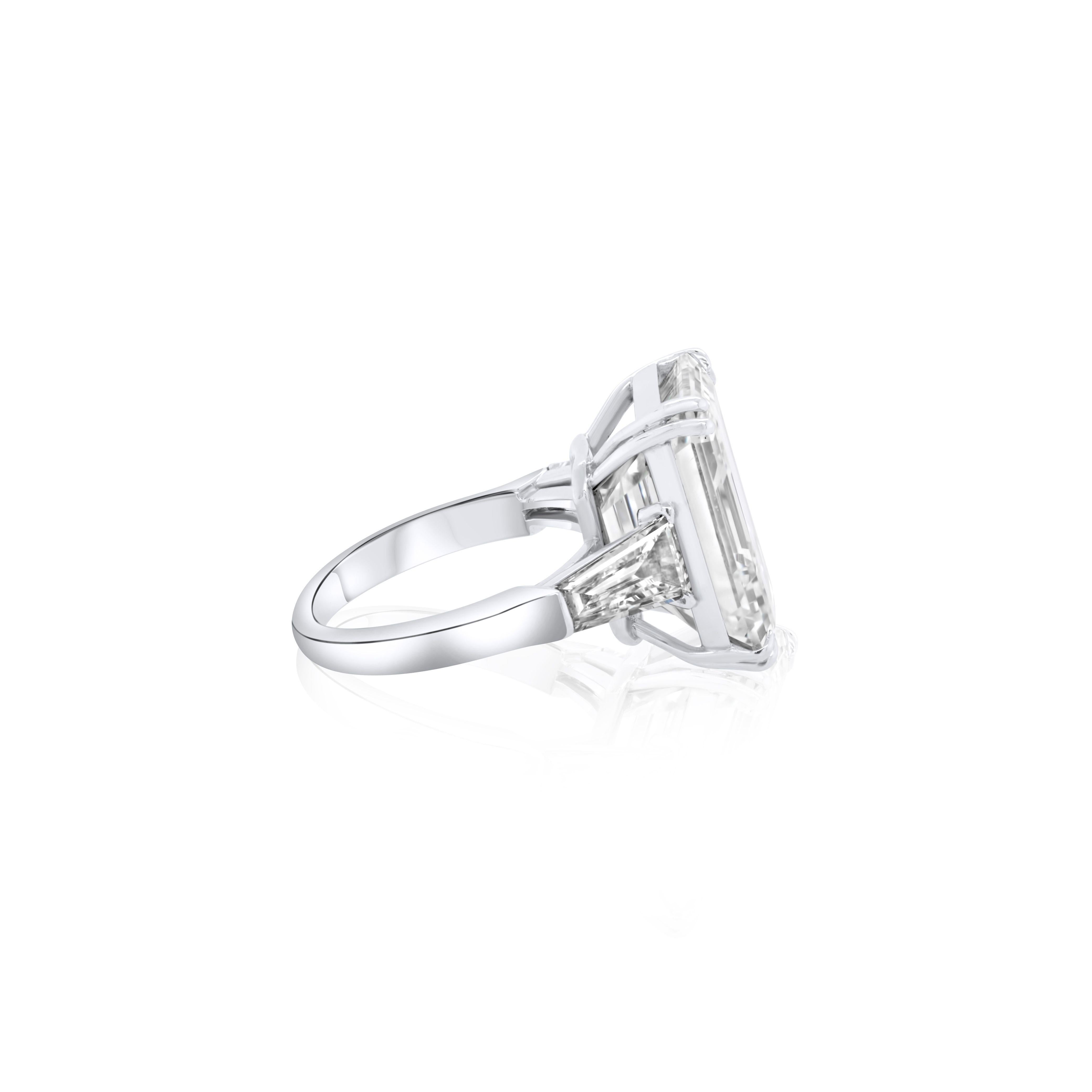 Bague avec diamant taille émeraude certifiée GIA 11,34 carats H-VS1 en vente 3