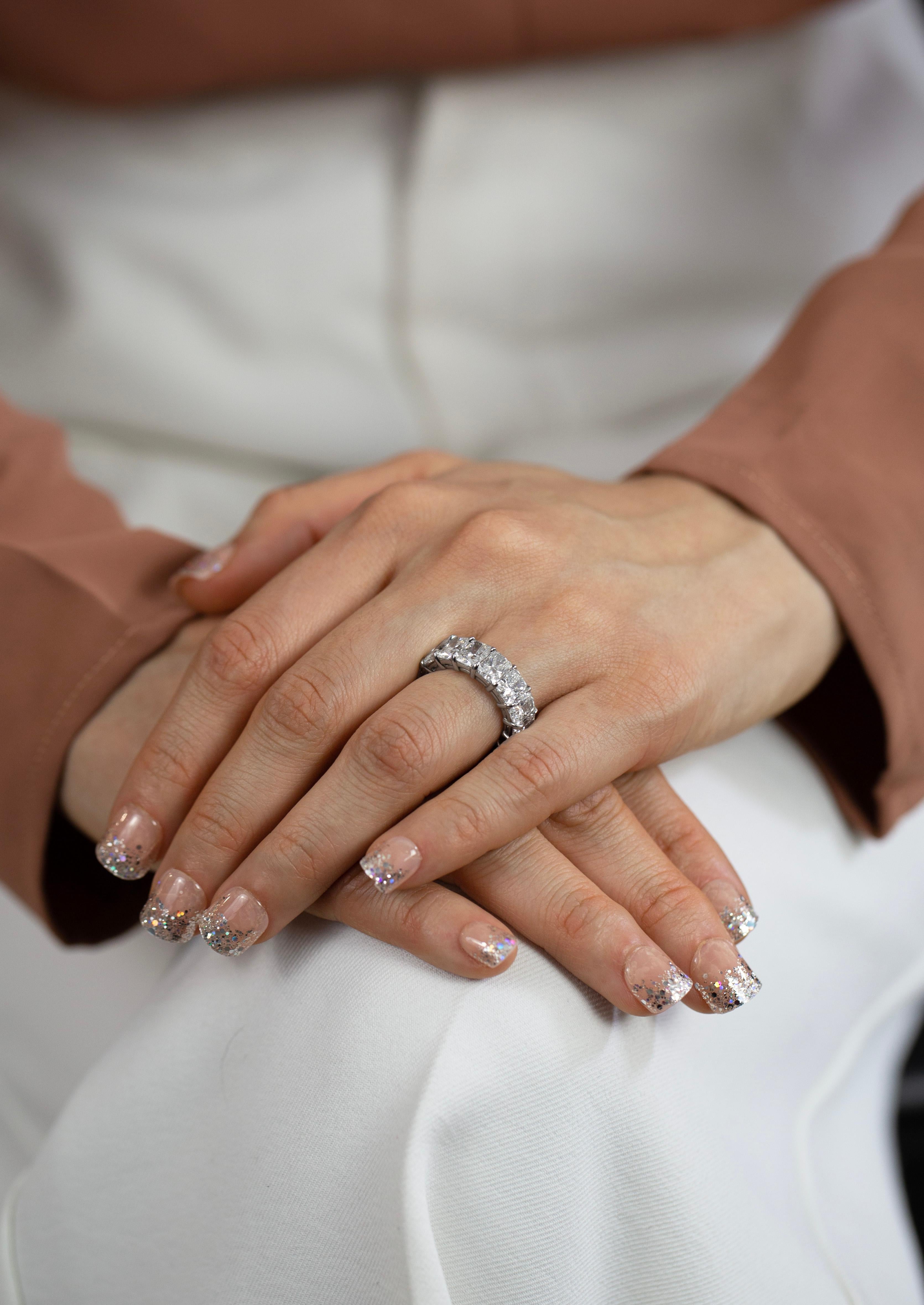 Contemporain GIA Certified 11.39 Carats Total Radiant Cut Diamond Eternity Wedding Band Ring en vente