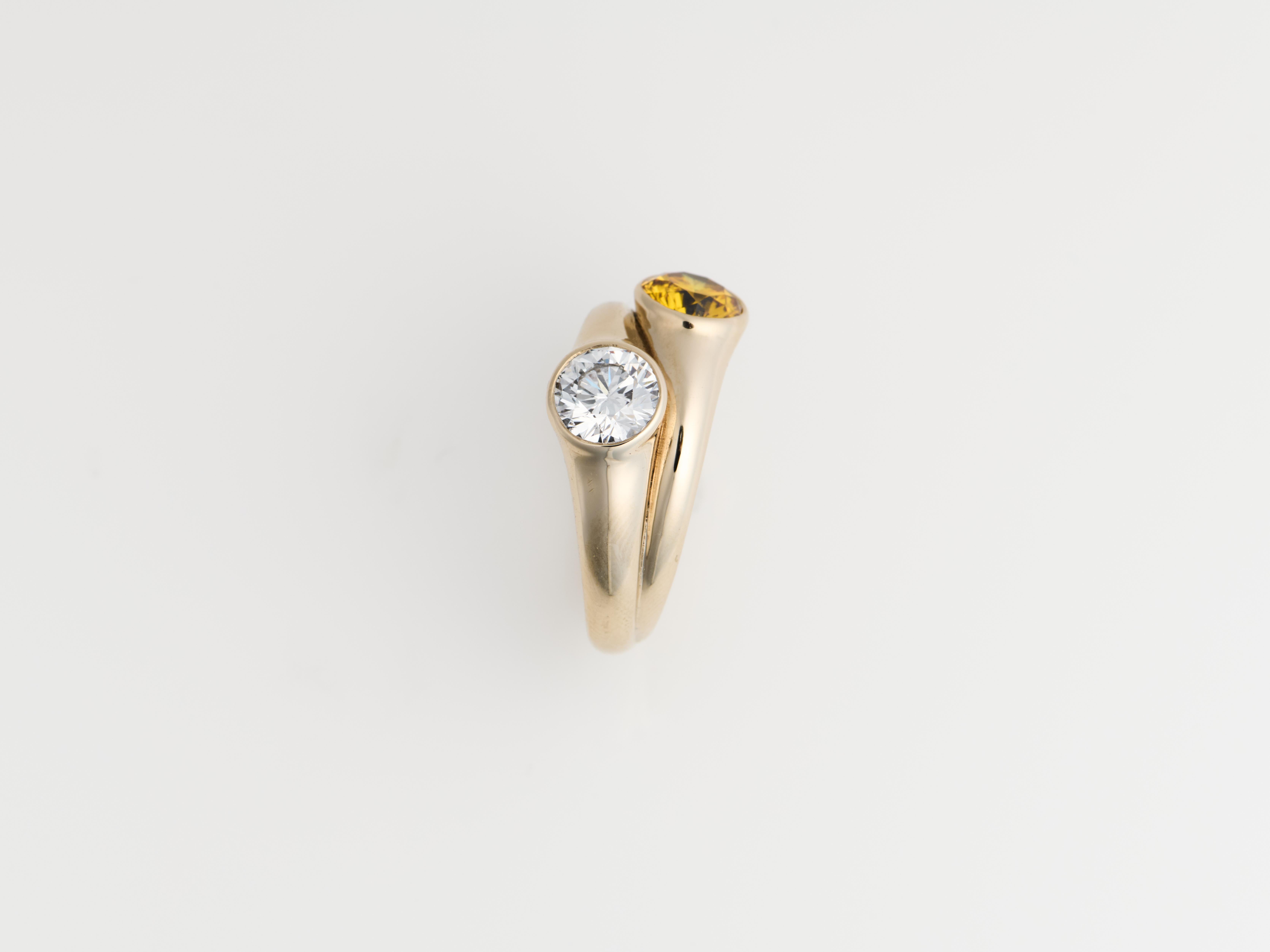 Contemporaneo GIA certificato 1,13ct Fancy Vivid Orange-Yellow e 1,09ct E diamante Toi Et Moi in vendita