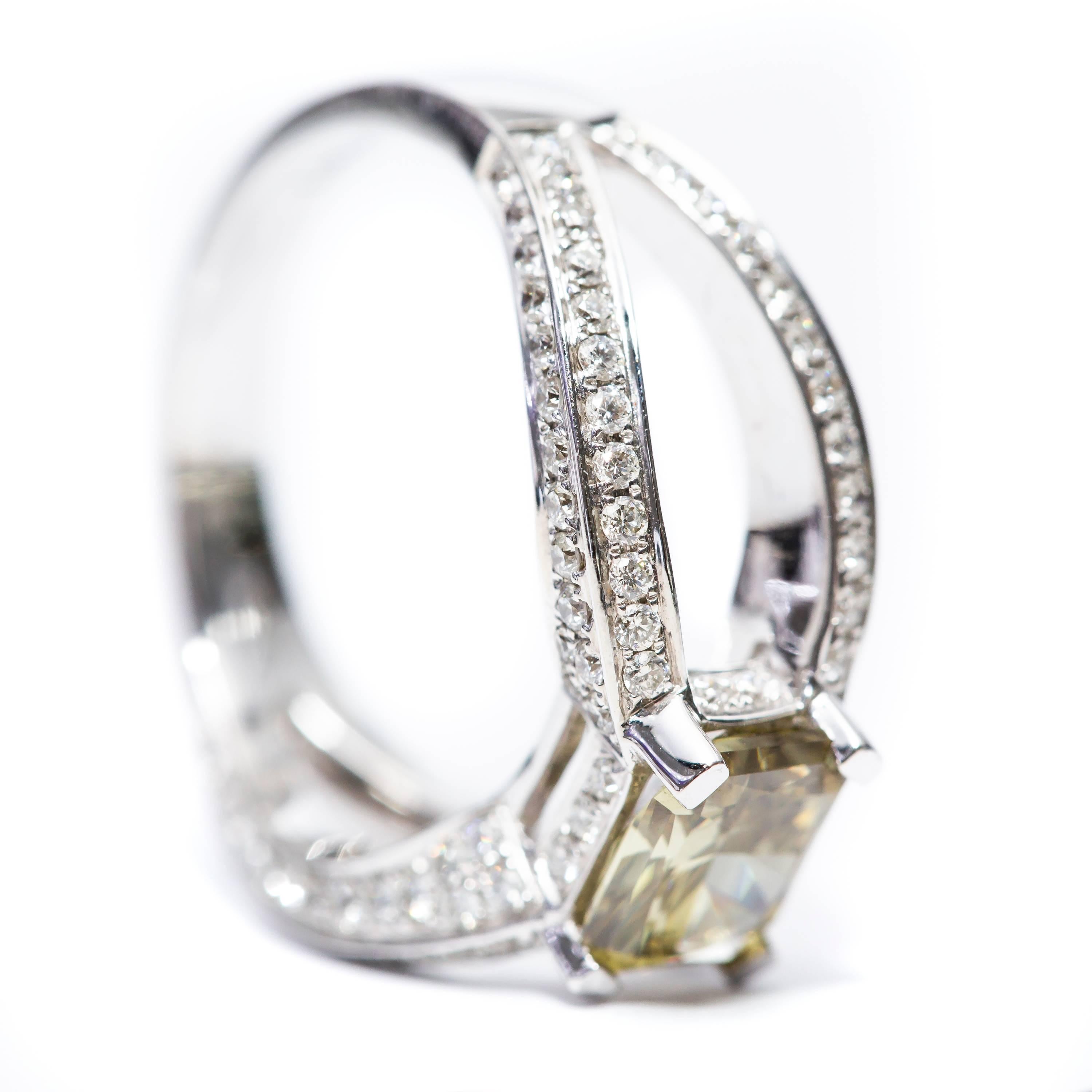 Bague de fiançailles en or 18 KT avec diamants bruns et jaunes verts de 1,14 carat certifiés GIA Neuf - En vente à London, GB