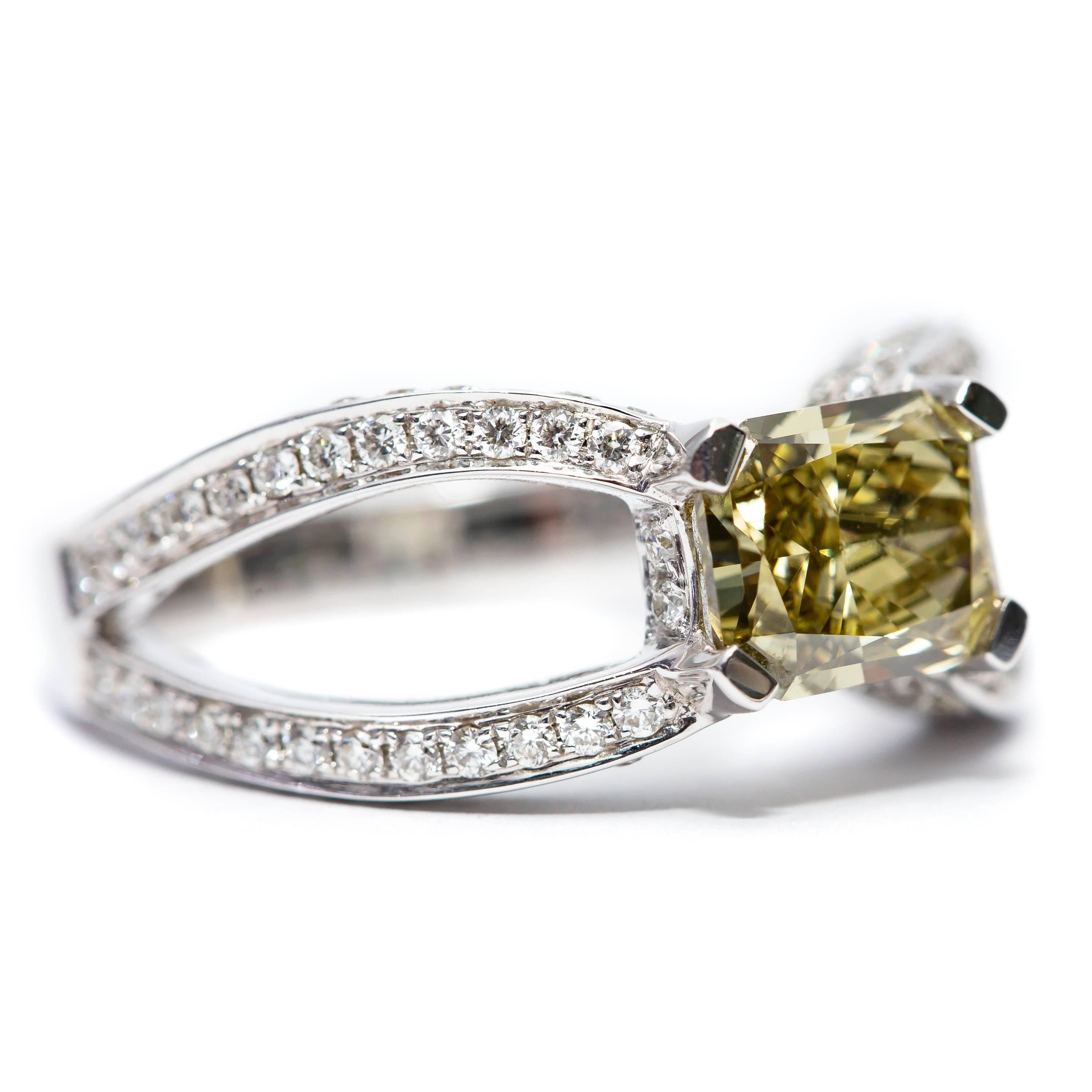 GIA Certified 1.14 Carat Brown - Green Yellow Diamond 18 KT Gold Engagement Ring In New Condition For Sale In London, GB