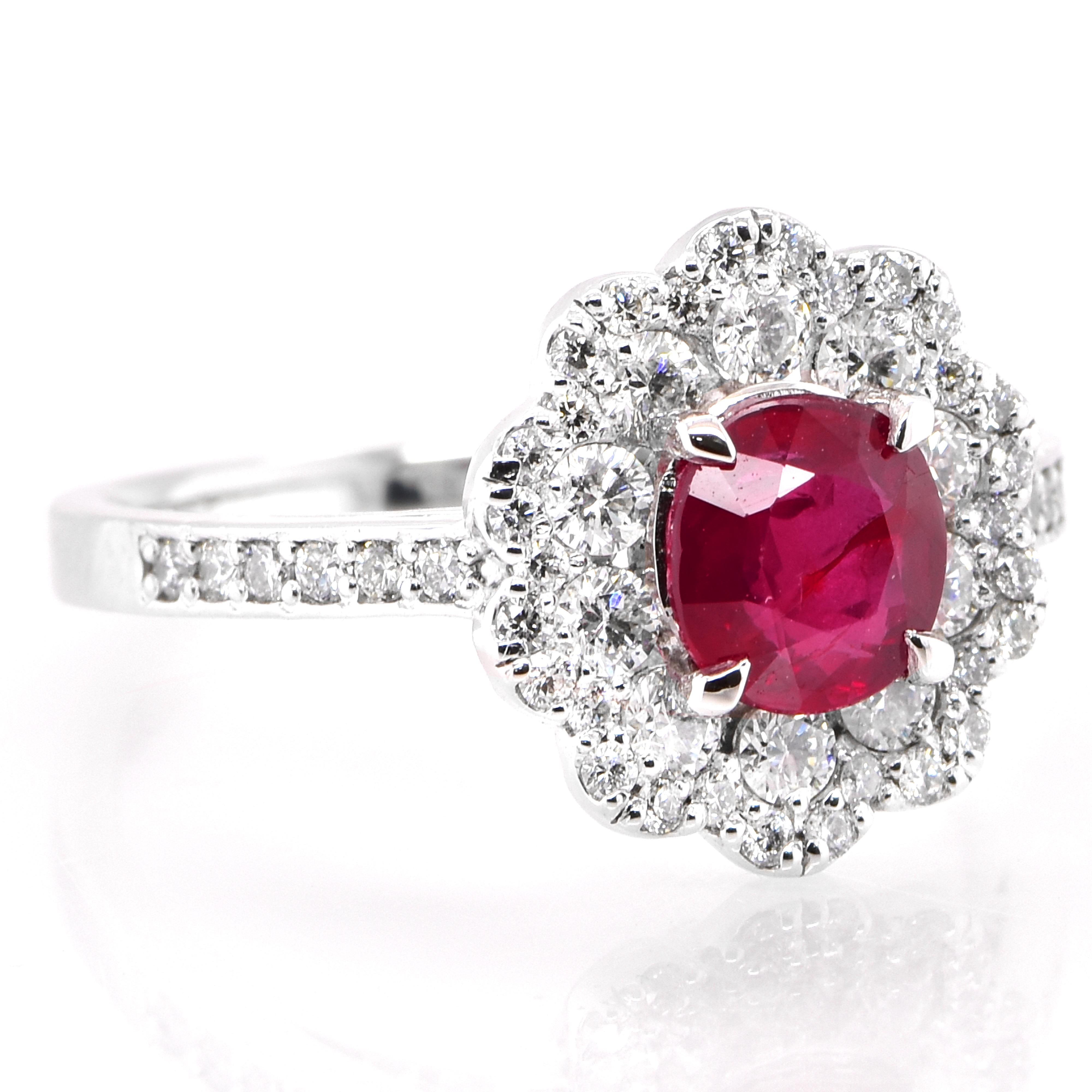Moderne Bague en platine sertie de diamants et rubis naturel non chauffé de 1,14 carat certifié GIA en vente