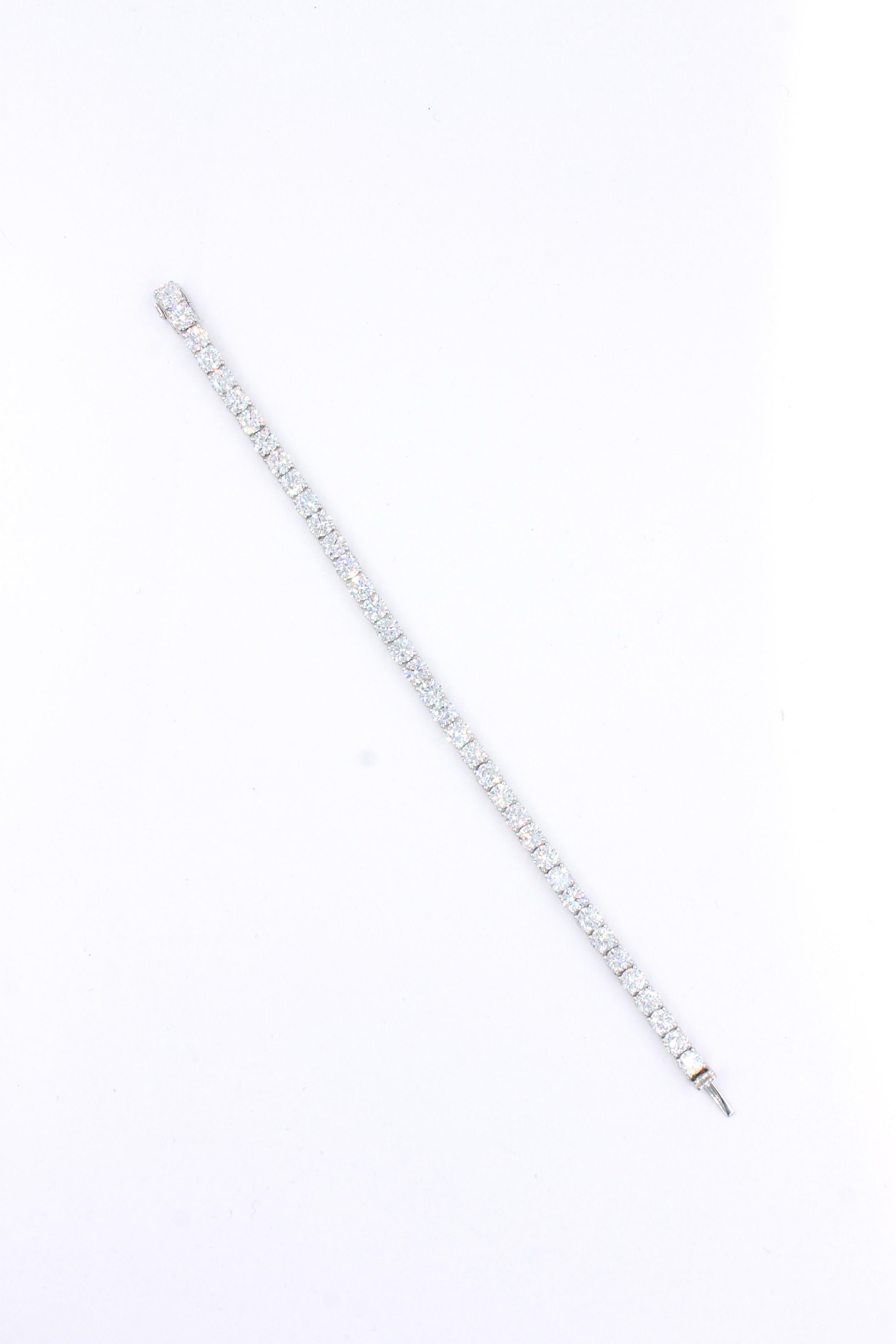 Moderne Bracelet tennis en diamants de 11,44 carats certifiés par le GIA  en vente