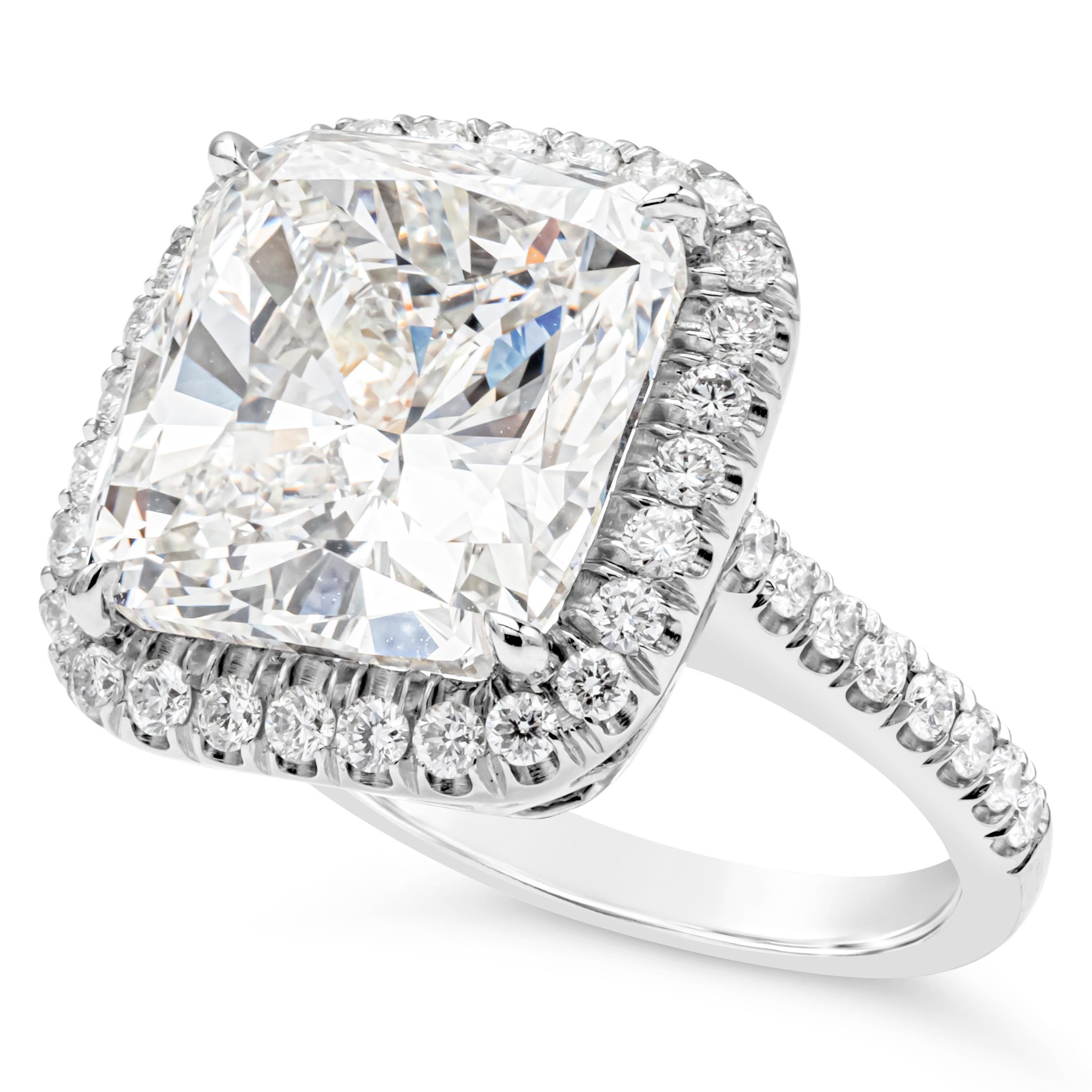 Verlobungsring aus Platin mit GIA-zertifiziertem 11.46 Karat Diamant-Halo im Kissenschliff (Zeitgenössisch) im Angebot