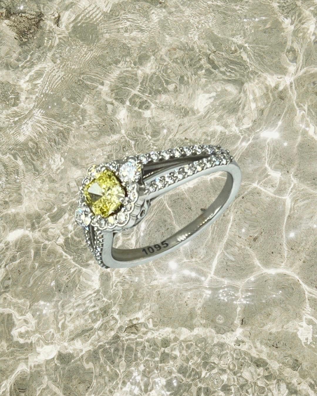 GIA-zertifizierter Verlobungsring mit 1,15 Karat natürlichen gelben, intensiven Diamanten (Kissenschliff) im Angebot