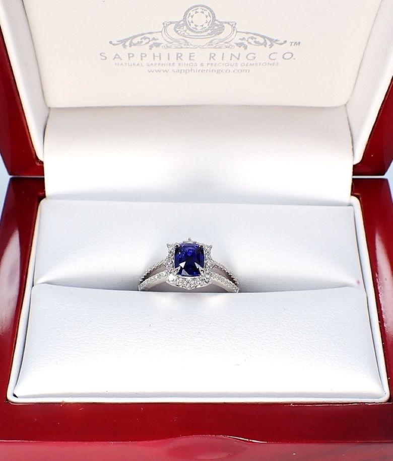 GIA Certified 1.15 ct Platinum Sapphire Ring - Royal Blue Natural Sapphire  For Sale 4