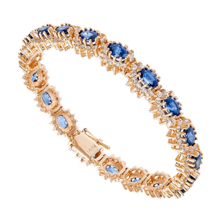 Bracelet en or jaune serti d'un saphir ovale de 11,50 carats certifié par le GIA et d'un diamant rond en vente