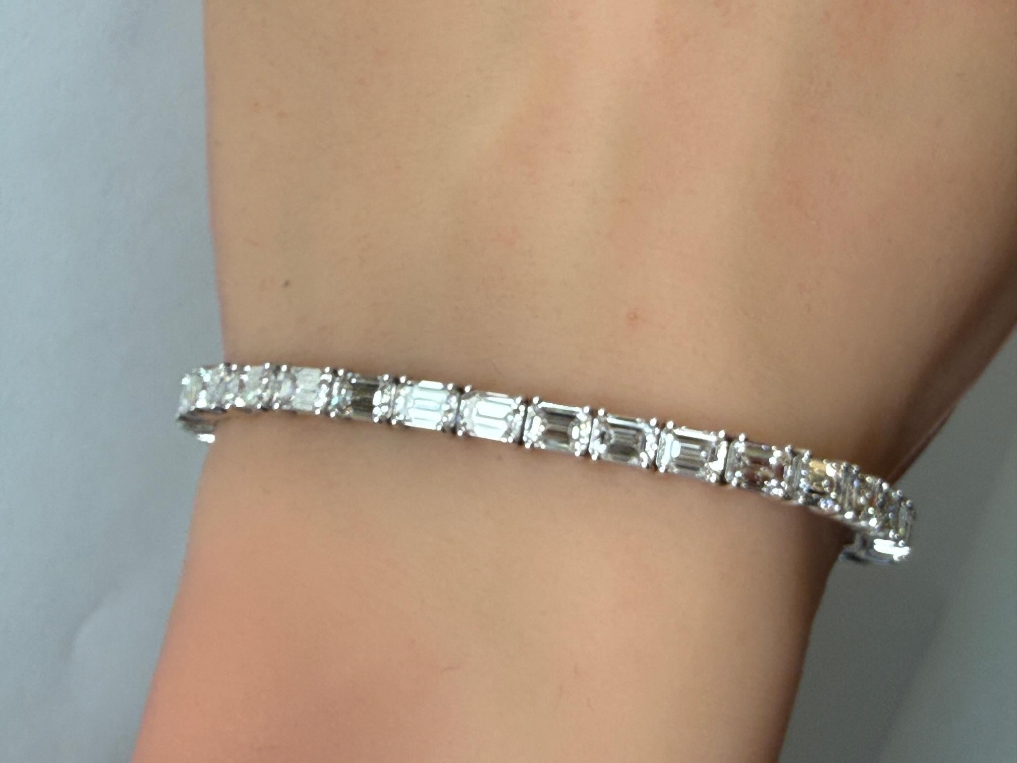 Pulsera de tenis con diamantes talla esmeralda certificados por el GIA de 11,50 TQW en oro blanco de 14 quilates en venta 6