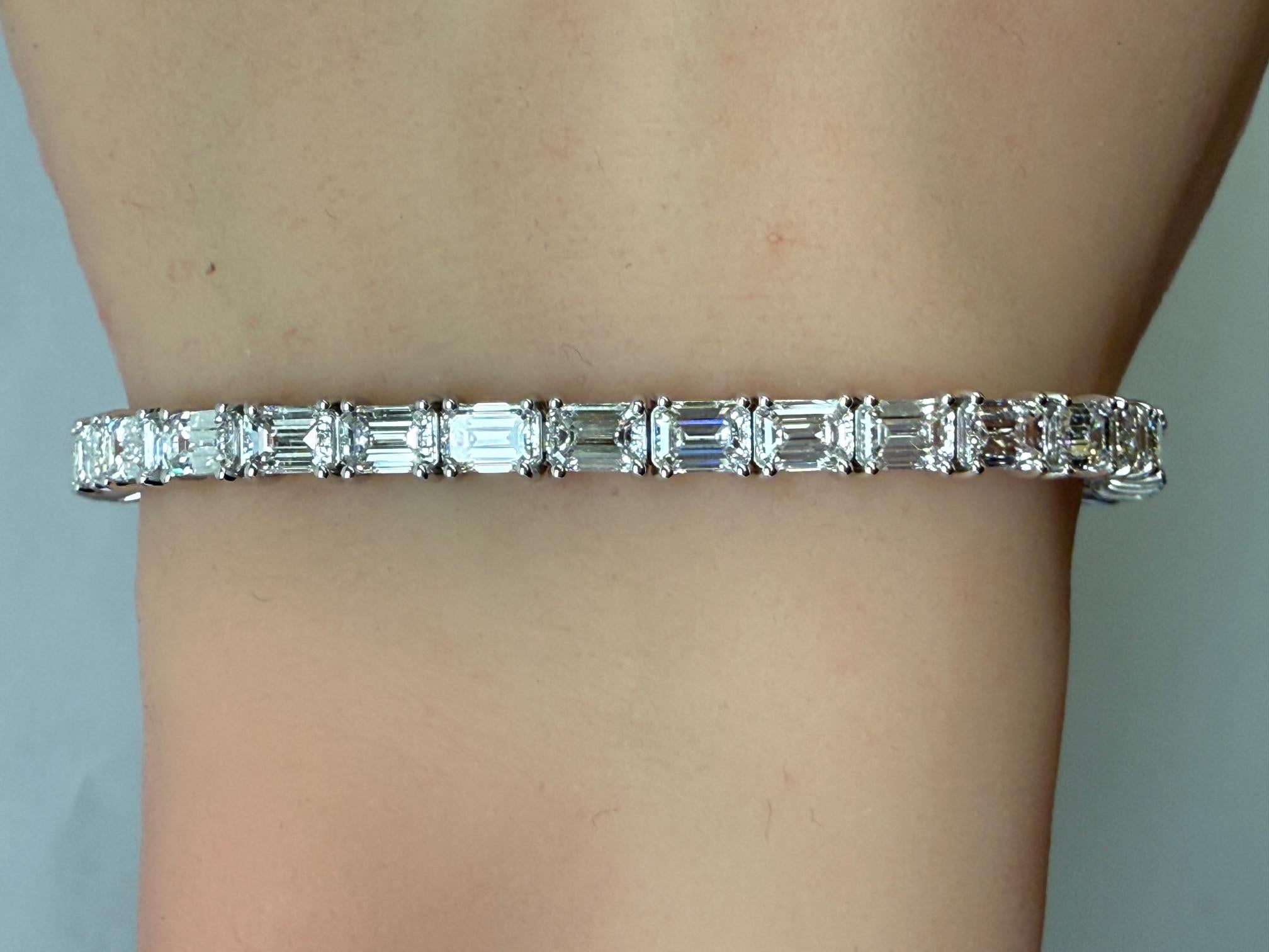 Pulsera de tenis con diamantes talla esmeralda certificados por el GIA de 11,50 TQW en oro blanco de 14 quilates en venta 2