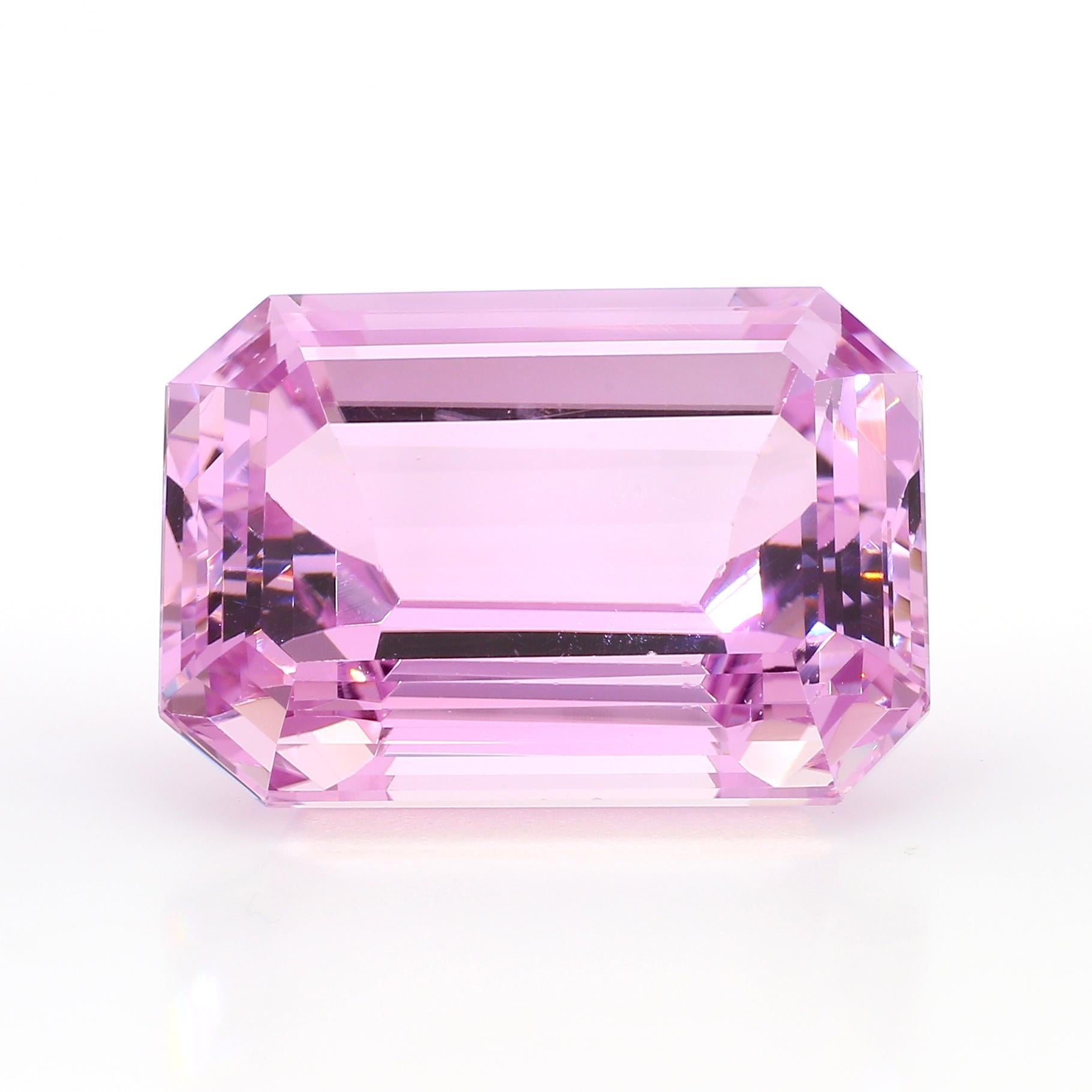 GIA Certificato 115,10 Carati Taglio Smeraldo Kunzite Rosa Sciolto in vendita 4
