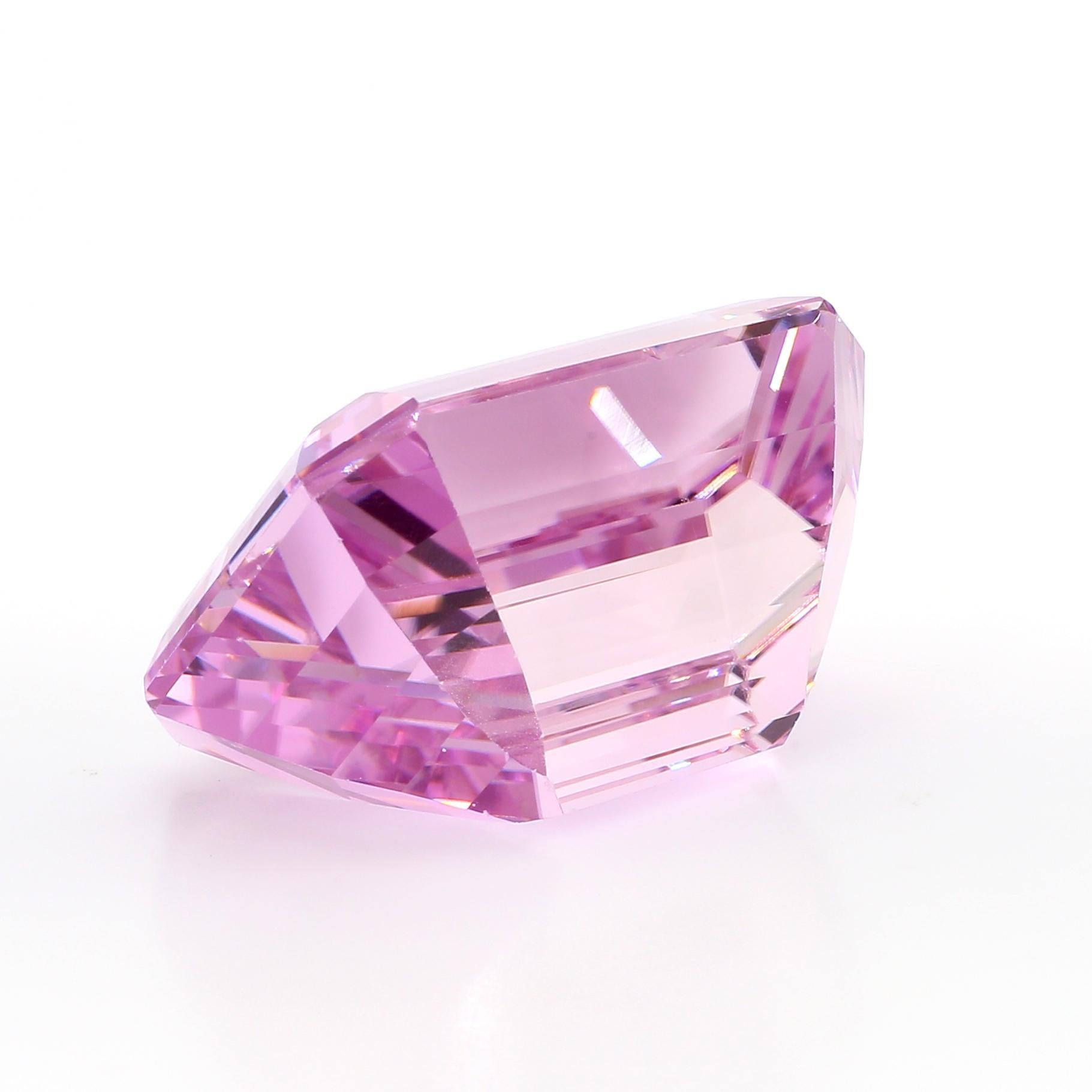 GIA Certificato 115,10 Carati Taglio Smeraldo Kunzite Rosa Sciolto In condizioni Nuovo in vendita a Miami, FL