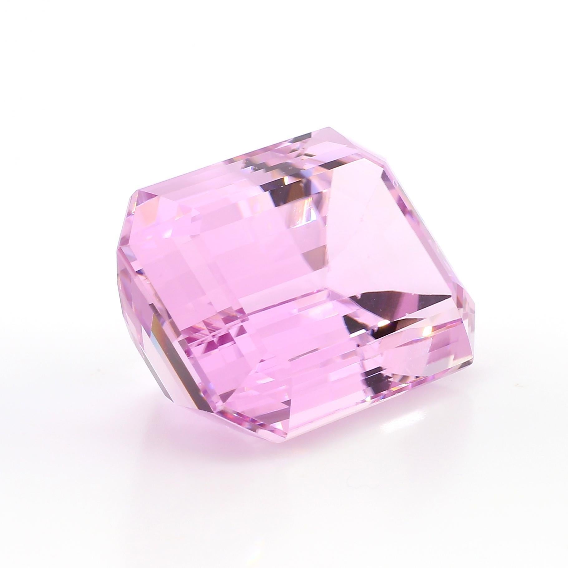 GIA Certificato 115,10 Carati Taglio Smeraldo Kunzite Rosa Sciolto in vendita 3