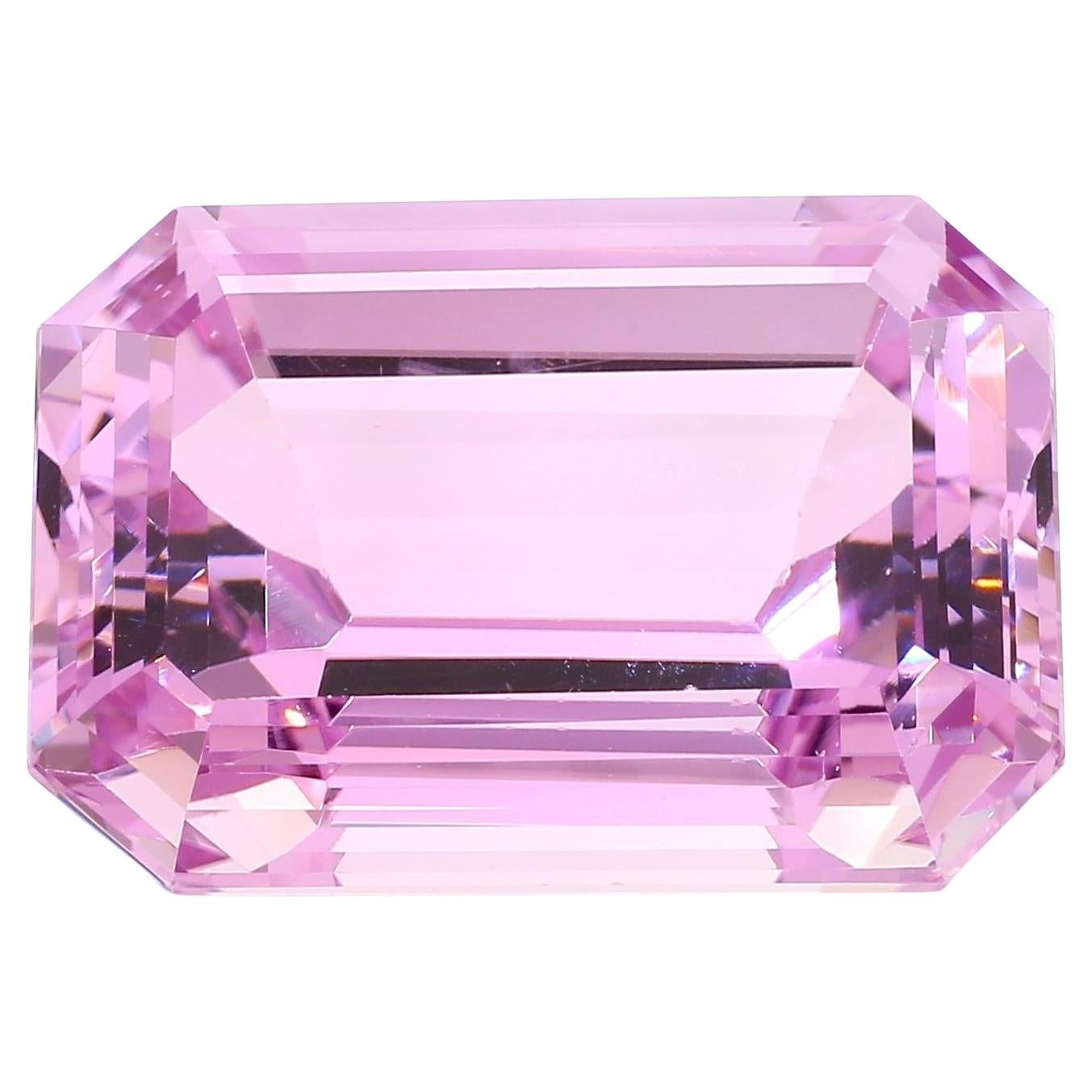 GIA Certificato 115,10 Carati Taglio Smeraldo Kunzite Rosa Sciolto in vendita