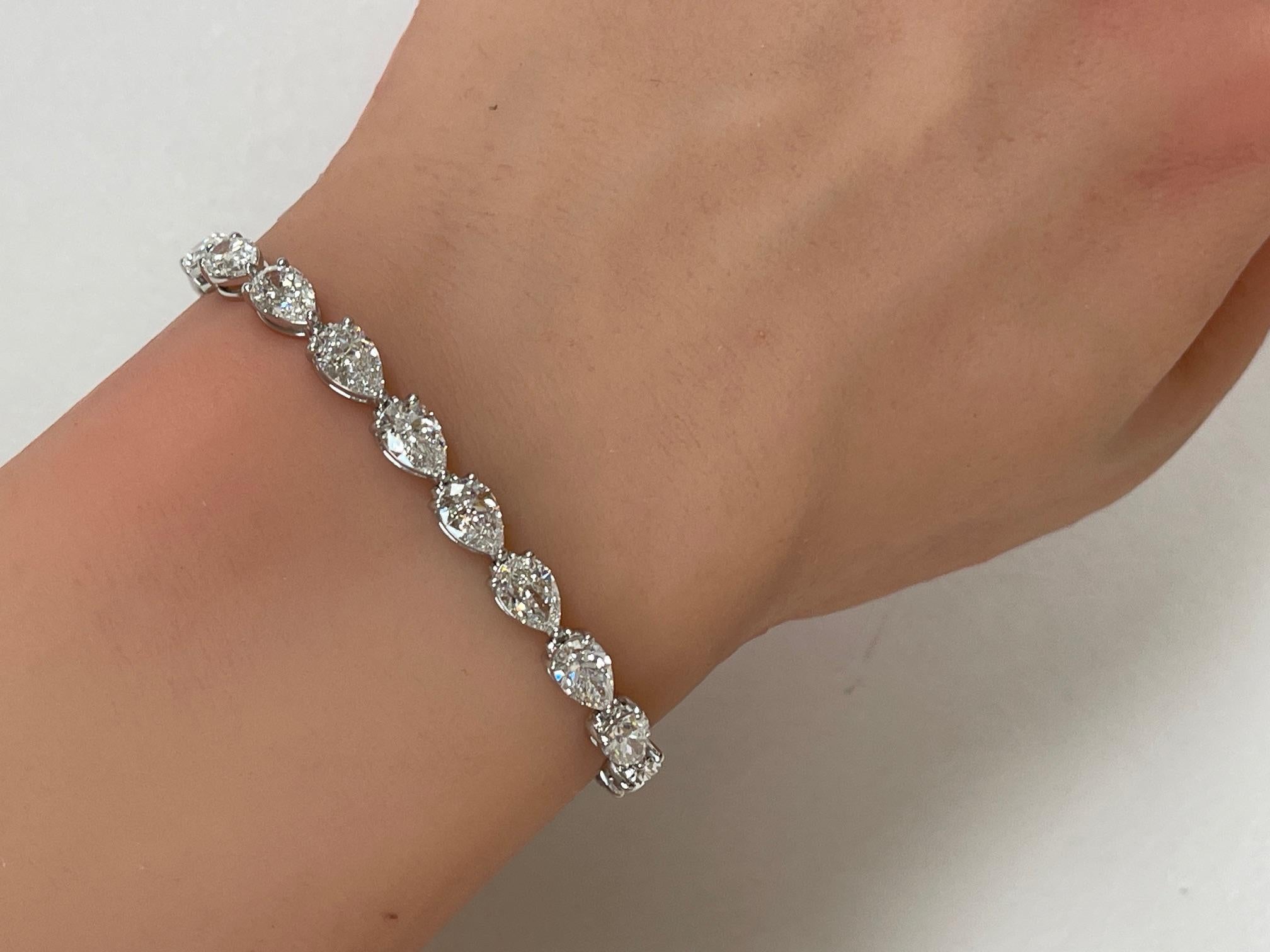 GIA certified 11.59 CTW Pear Shape Diamond Tennis Bracelet in 14K White Gold For Sale 4