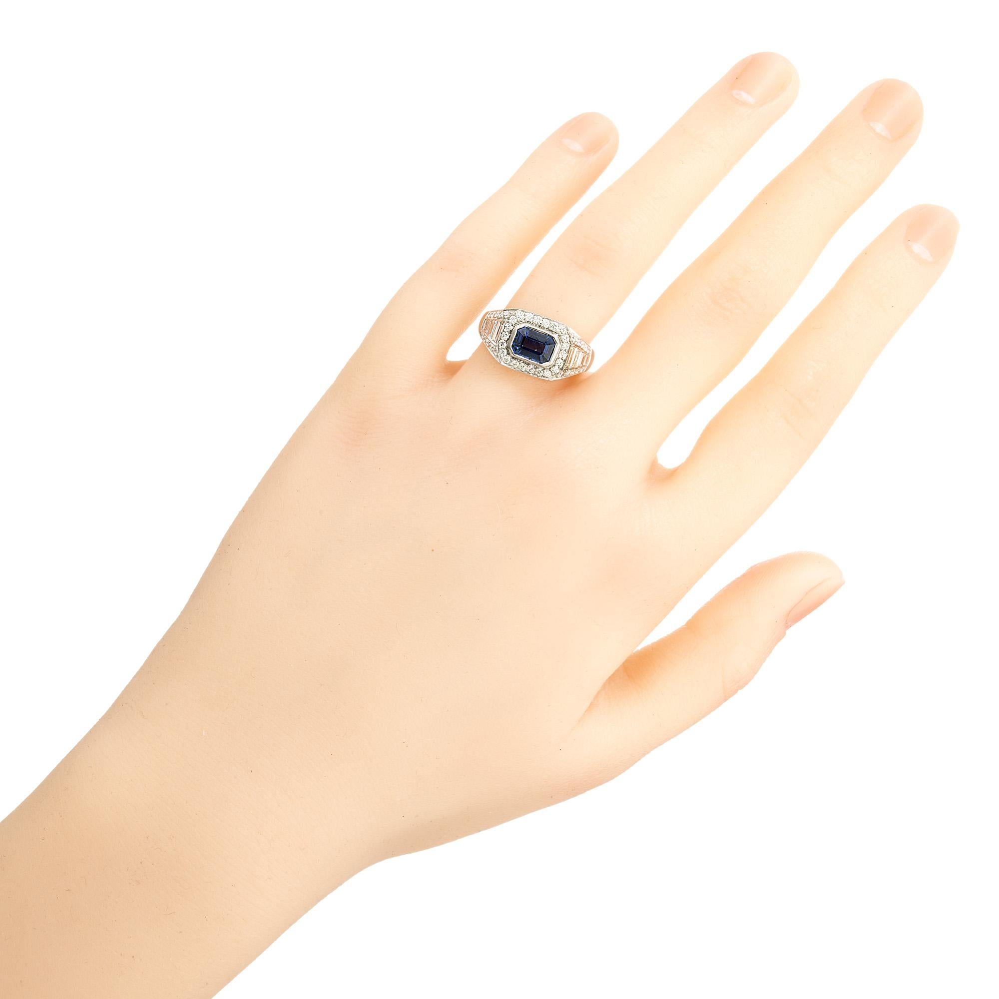 Anillo de compromiso Art Decó de platino con halo de diamantes y zafiro de 1,16 quilates certificado por GIA en venta 3