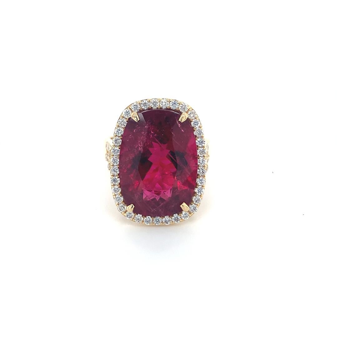 GIA Certified 11.72 Carat Rubellite Diamond Ring In New Condition For Sale In New York, NY