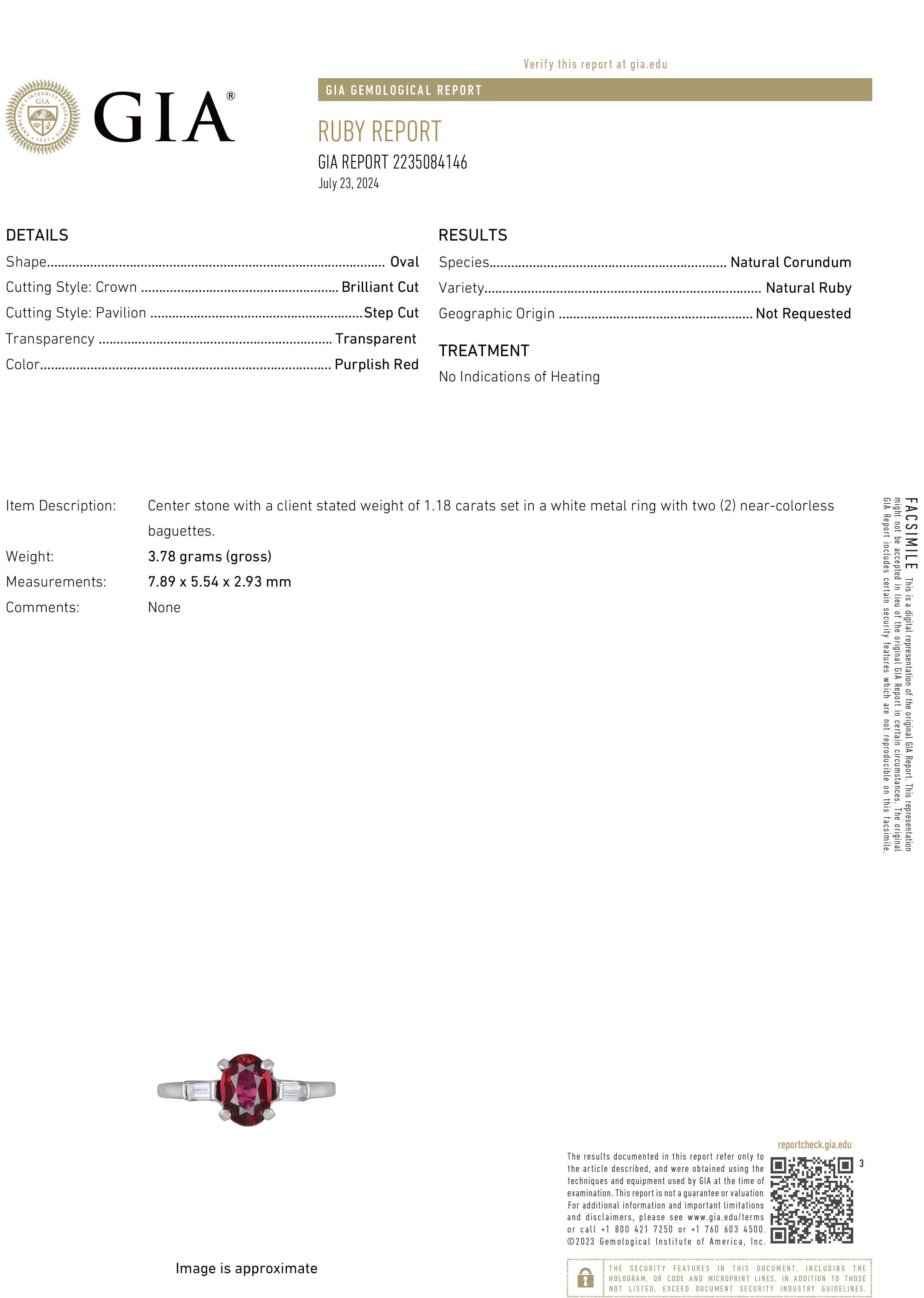 Este exquisito anillo exhibe un Rubí Natural Certificado por el GIA, de 1,18 quilates, sin indicios de calentamiento, lo que garantiza su belleza natural y su rareza. La rica y vibrante tonalidad roja del rubí se ve acentuada por el sofisticado
