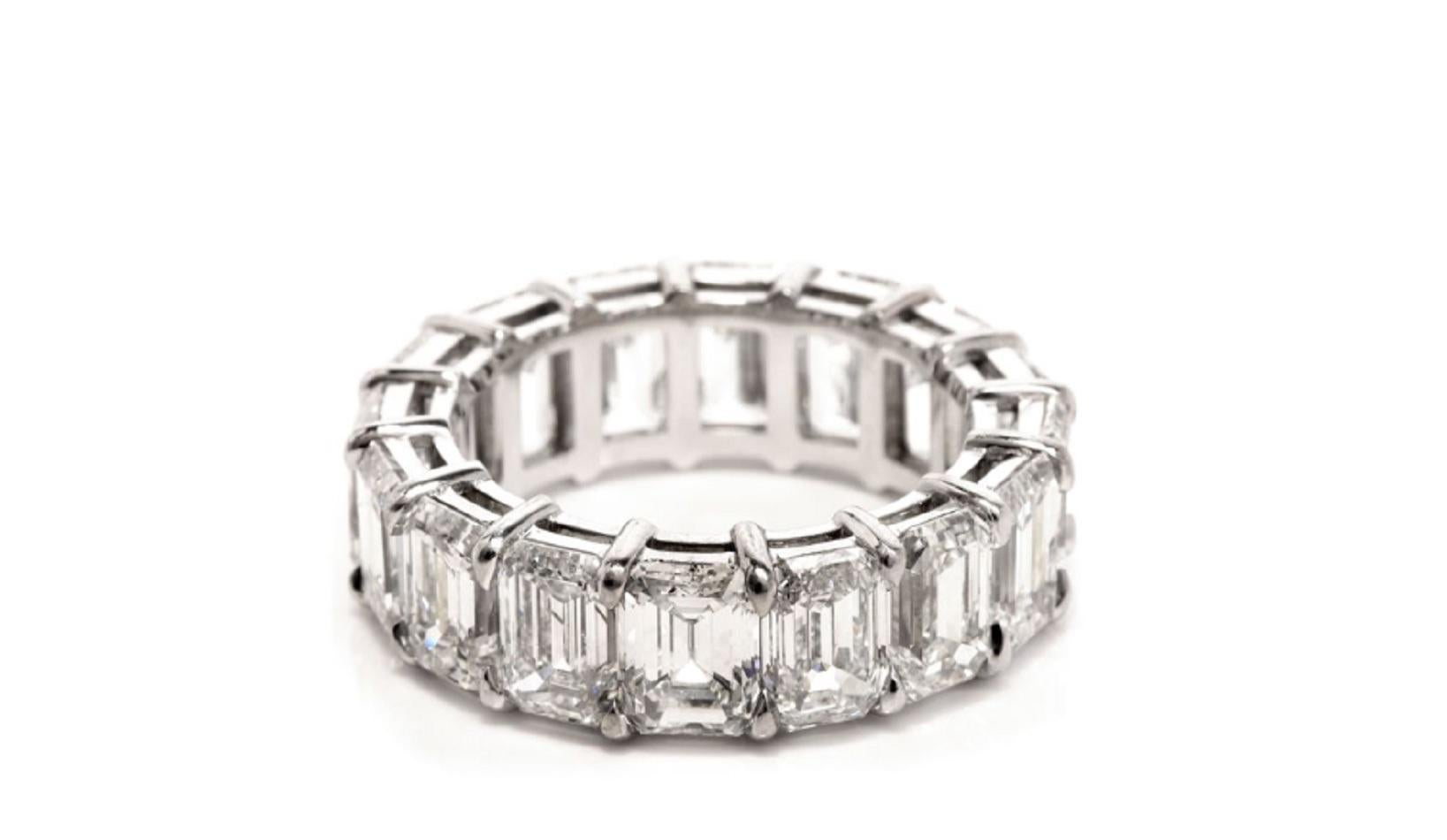 GIA-zertifizierter 12 Karat Smaragdschliff Diamant-Eternity-Ring Platin (Moderne) im Angebot