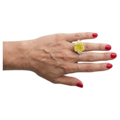 Bague en diamant jaune élégant de 11.83 carat certifié par le GIA