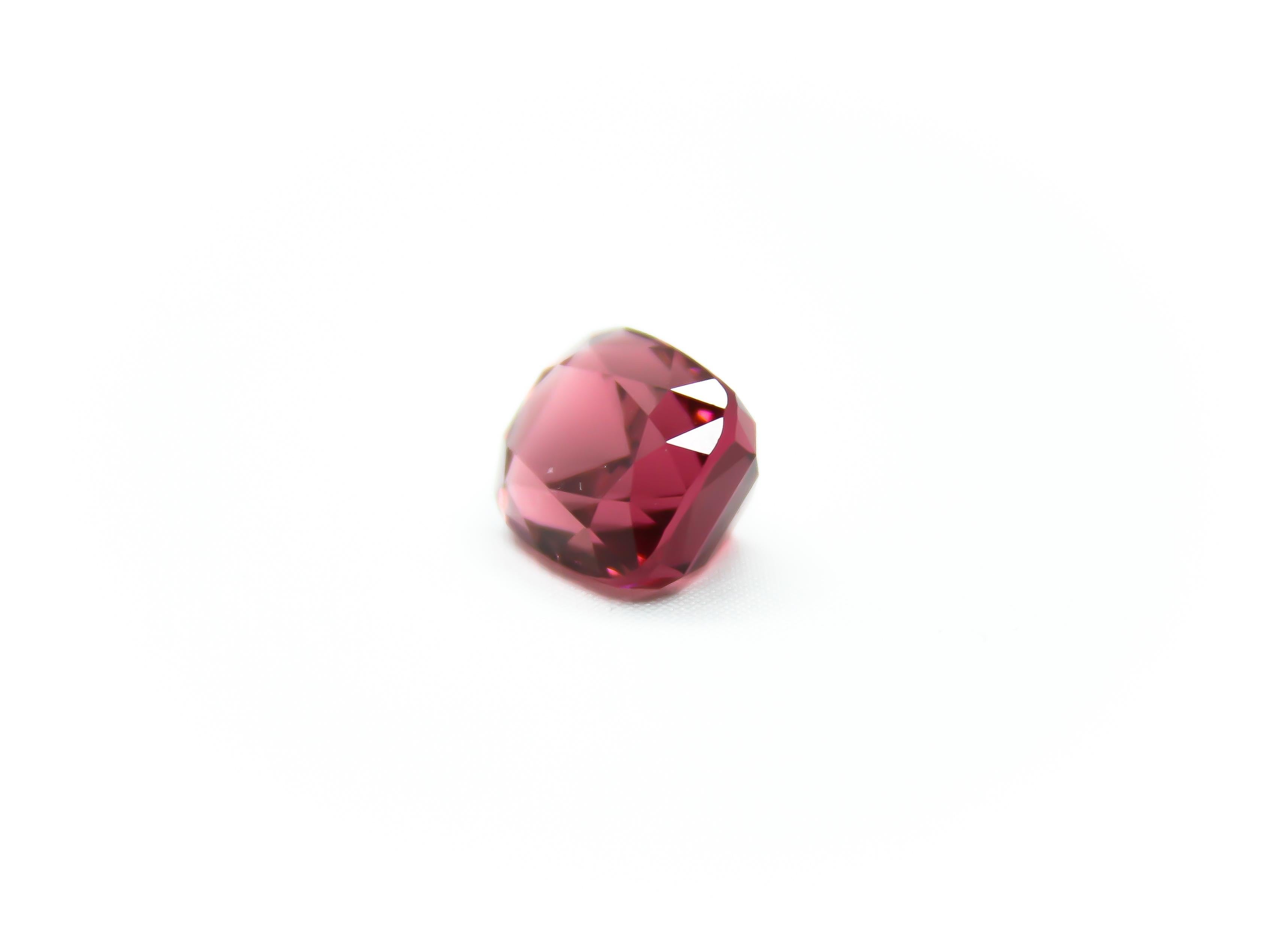 11.844 carats in weight   
14.14 x 11.34 x 9.92 mm in size   
Medium purple-red to pink hue  
Noticeable dichroic effect    
Very Good colour quality    
Eye-clean clarity    
80 % brilliance, 5 % window, 15 % extinction


This elegant, gem-quality