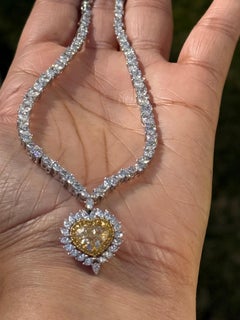 GIA certified 11.88 carat Yellow and White Diamond Heart Necklace 162 diamonds