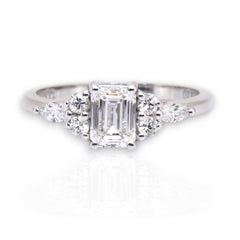 Anillo de 7 piedras de oro blanco de 18 quilates con diamantes de 1,18 quilates certificados por el GIA