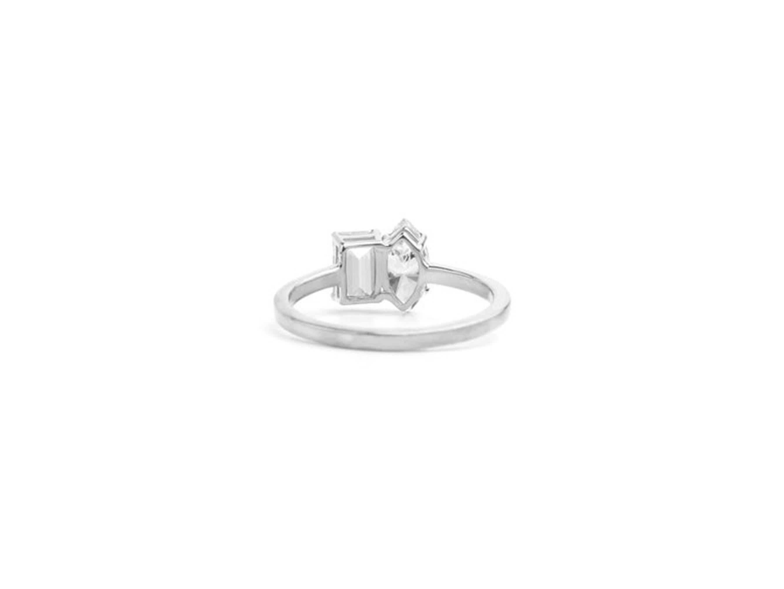 Bague en or blanc 18 carats certifiée GIA avec deux diamants de taille émeraude et marquise de 1,1 ctw Pour femmes en vente