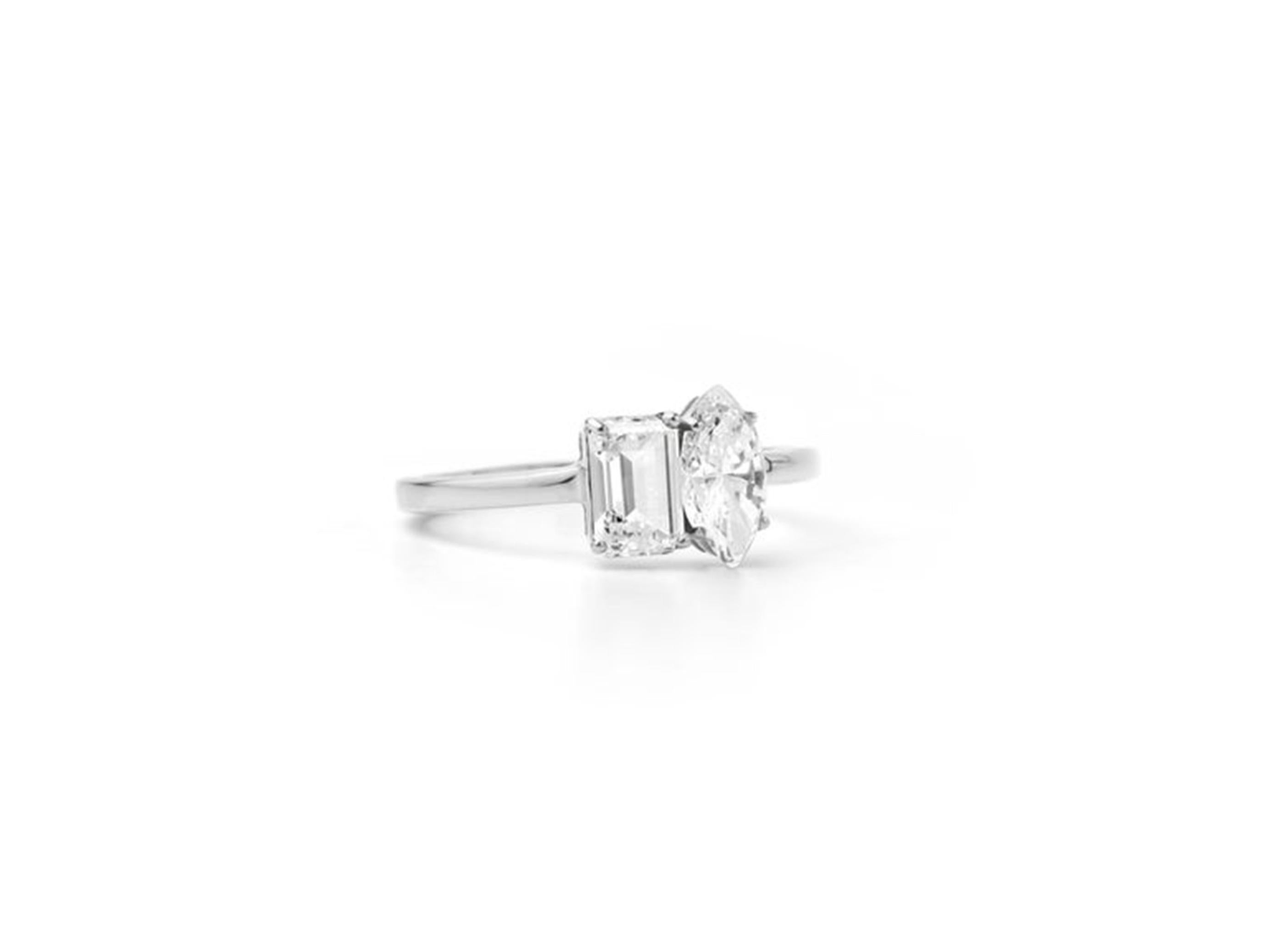 Bague en or blanc 18 carats certifiée GIA avec deux diamants de taille émeraude et marquise de 1,1 ctw en vente 2