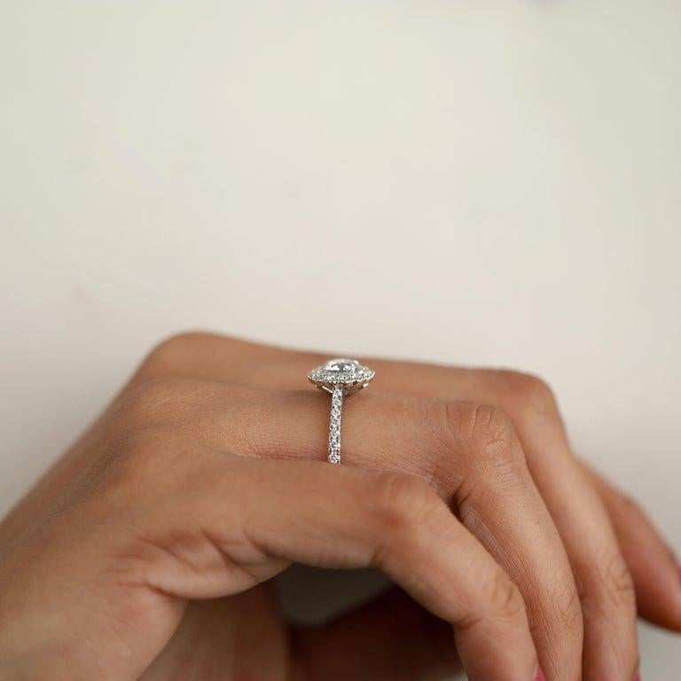GIA Report Certified 1.1 tcw E VS Round Cut Halo Engagement Ring in White Gold (Bague de fiançailles en or blanc) en vente 4