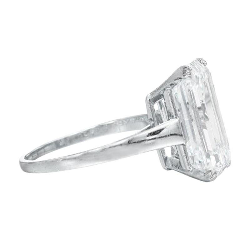 Taille ovale Bague solitaire en diamant taille émeraude de 12 carats certifiée par le GIA TYPE 2A