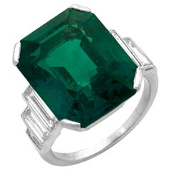 Platinring mit GIA-zertifiziertem 12 Karat grünem Smaragd und Diamant