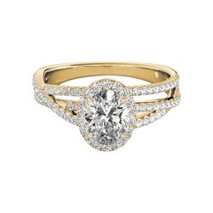 Anello con diamanti in oro giallo certificato GIA da 1.2 carati, con tripla fascia a raggiera ovale e pavé