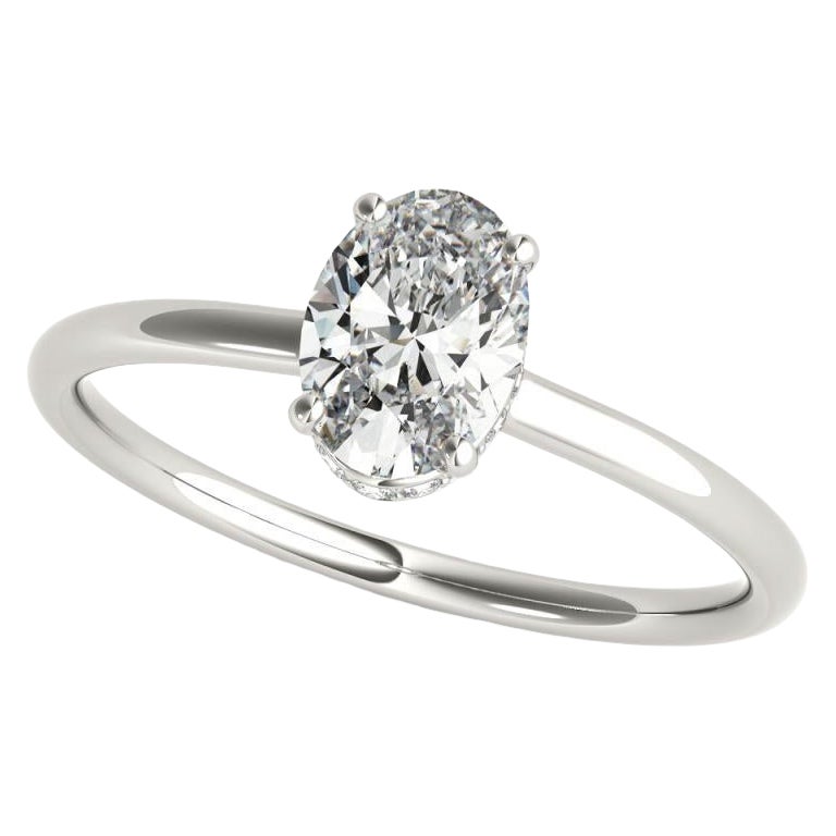 Anillo de diamantes de oro blanco con halo oculto ovalado de 1.2 quilates certificado por GIA