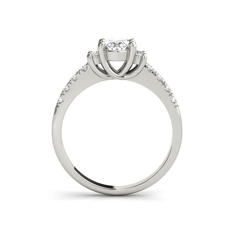 Anello con diamante ovale a tre pietre Pave in oro bianco 18 carati certificato GIA da 1,2 carati In condizioni Nuovo in vendita a New York, NY
