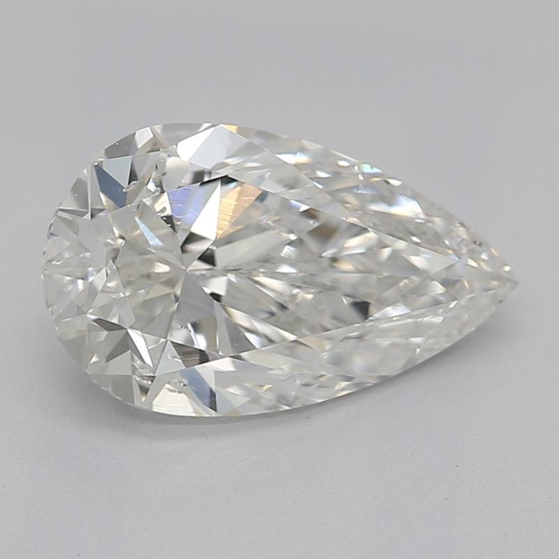 Dieser exquisite, in New York handgefertigte Diamantring verfügt über einen funkelnden, birnenförmigen Mittelstein mit einem Gewicht von 1,2 cm, der mit einer fesselnden H- und SI2-Einstufung versehen ist, die für außergewöhnliche Brillanz und Feuer