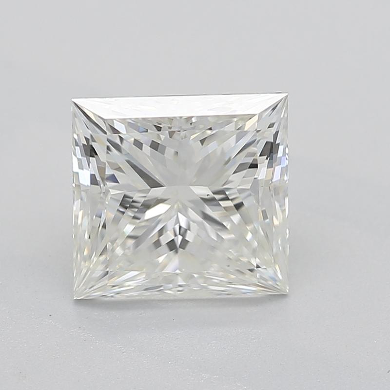 Con un diseño encantador, este extraordinario anillo de diamantes presenta un cautivador diamante central princesa J VS1 1,2 certificado por el GIA, que emana un brillo seductor que atrapa la mirada. Elaborada en lujoso oro blanco, la banda pulida