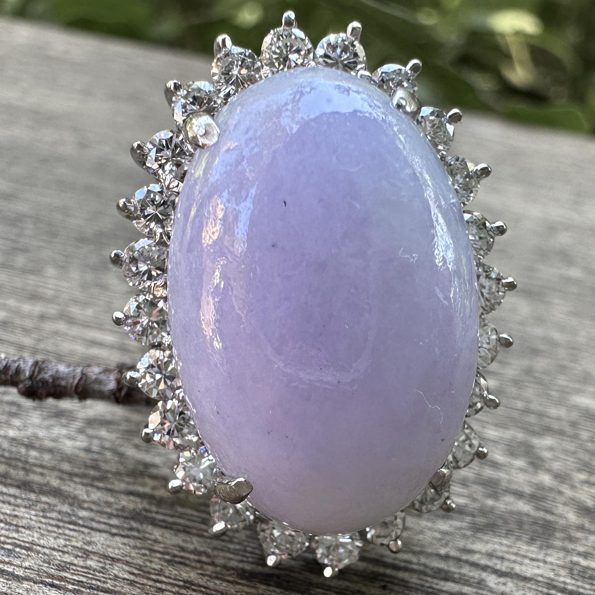 GIA-zertifiziert 12 Karat Typ A Lavendel Jade & Diamant Weißgold Cocktail Ring im Zustand „Hervorragend“ im Angebot in Sherman Oaks, CA