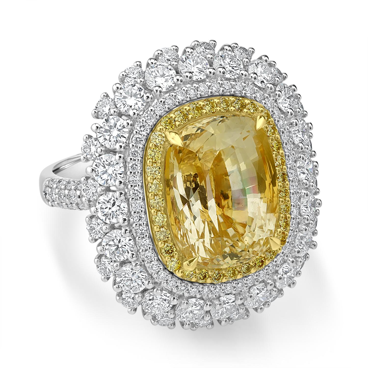 Taille coussin Bague cocktail avec saphir jaune non chauffé de 12 carats et diamants certifiés GIA en vente