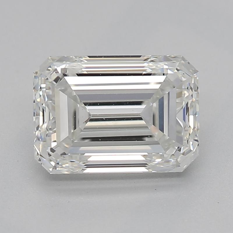 Realizzato a mano a New York, questo squisito anello con diamante è caratterizzato da uno splendido centro di un diamante smeraldo del peso di 1,20 , con un'ipnotica I e VS1. L'esclusivo motivo del bambù tropicale è elegantemente evidenziato da