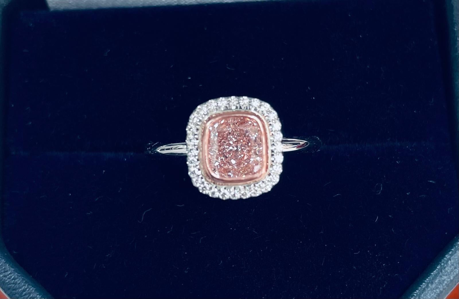 Moderne Bague de halo en diamant certifié GIA de 1,20 carat de couleur rose orangée en vente