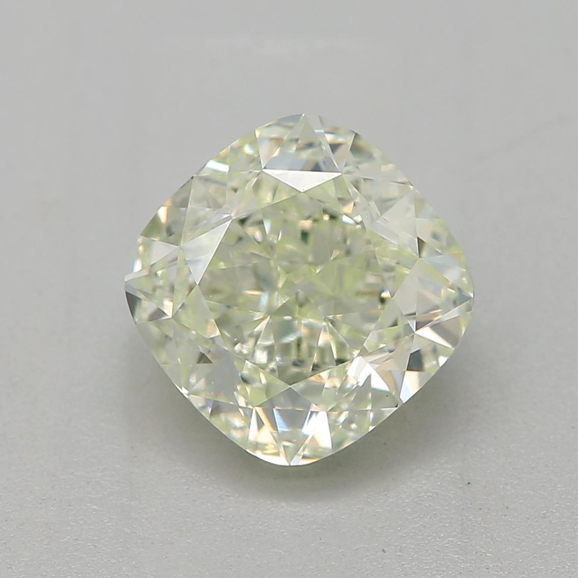 Certificat : GIA 
Numéro de rapport : 7478280637
Forme et coupe : Coussin
Poids en carats : 1,20 carat
Dimensions : 5,92 x 5,90 x 3,85 mm
Grade de couleur : Jaune clair Vert

CARACTÉRISTIQUES DU DIAMANT :

Ce diamant jaune vert clair est un diamant