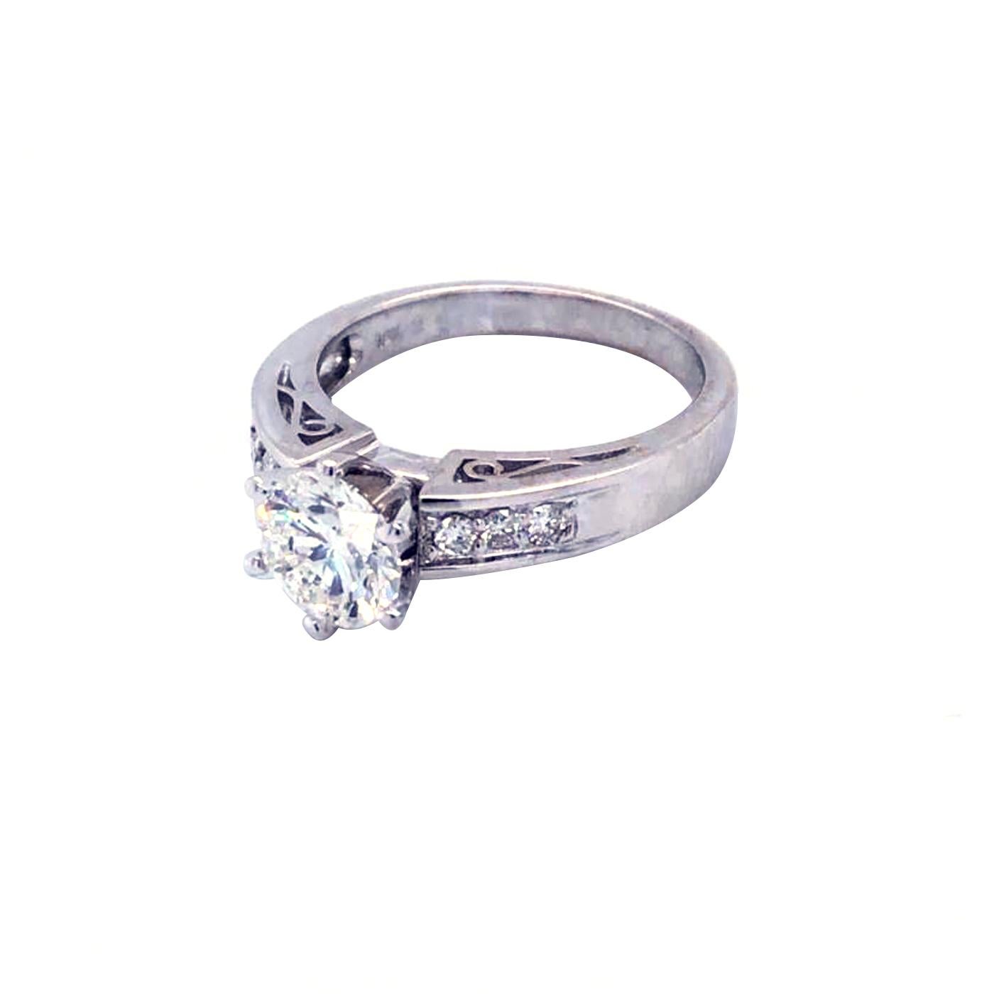 GIA-zertifizierter 1,20 Karat Diamantring mit Rundschliff Si2/VS1 F Farbe 14K Weißgold im Zustand „Hervorragend“ im Angebot in Aventura, FL