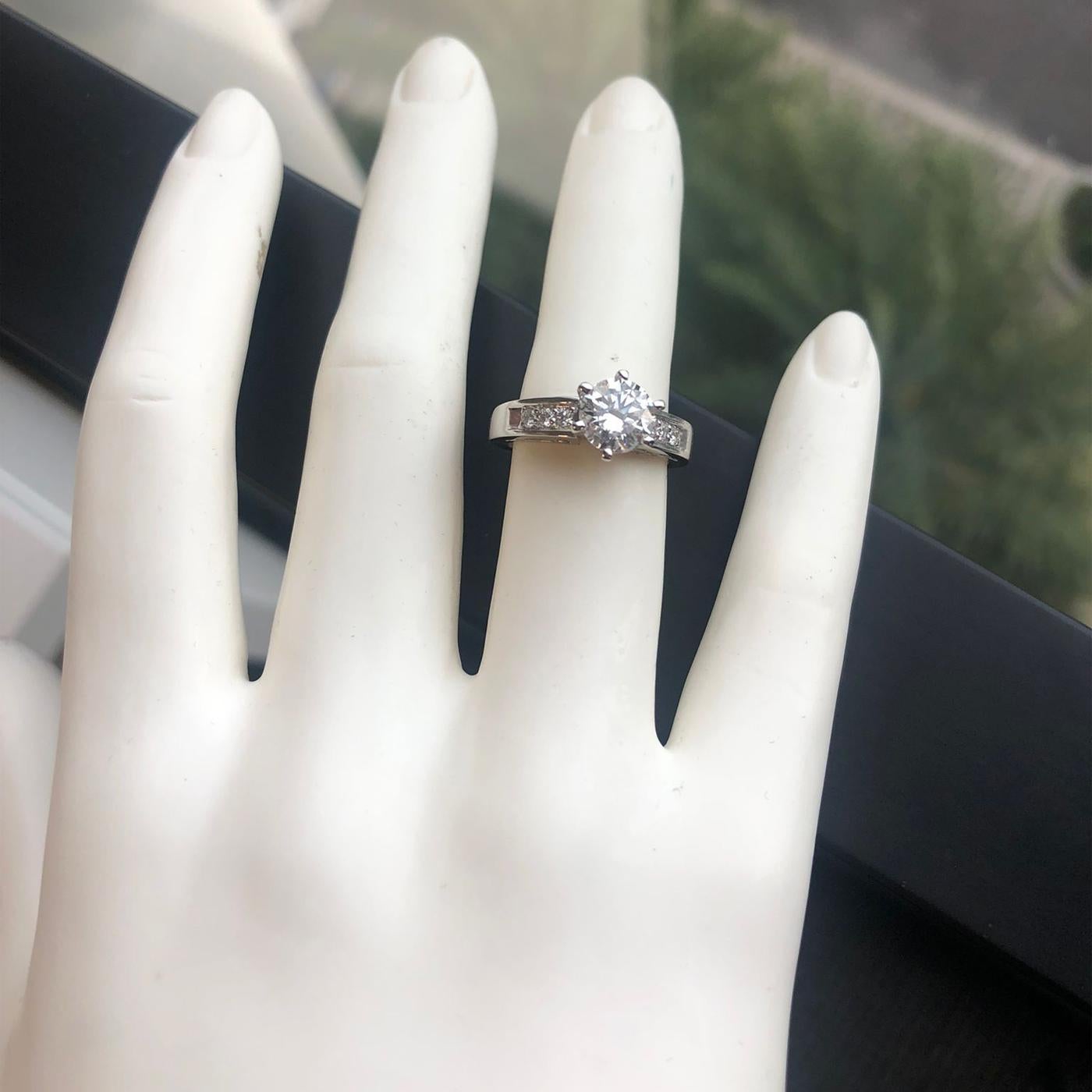 GIA-zertifizierter 1,20 Karat Diamantring mit Rundschliff Si2/VS1 F Farbe 14K Weißgold im Angebot 3
