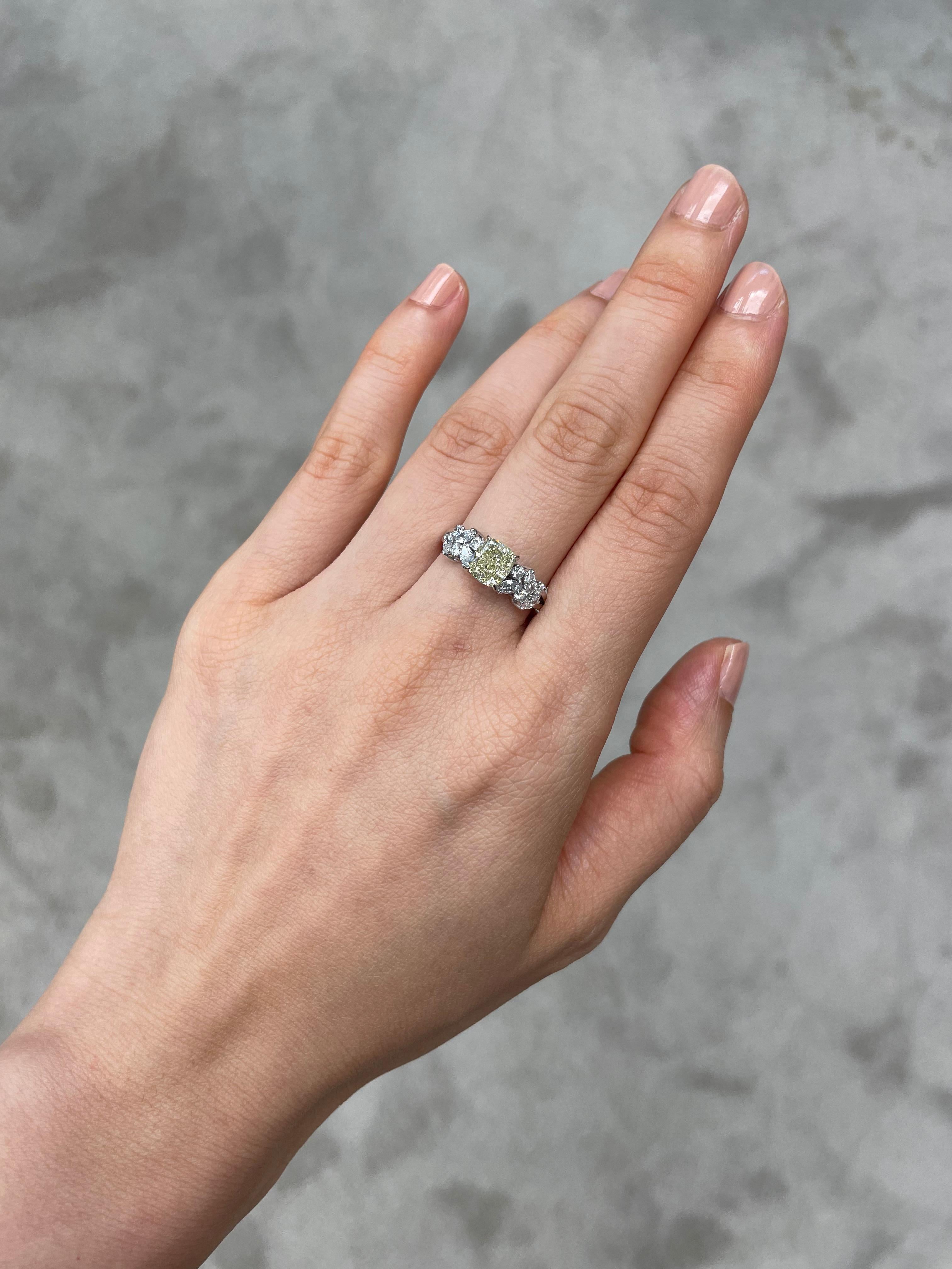 Im Angebot: GIA-zertifizierter 1,20 Karat gelber Diamant Einzigartiger Verlobungs-/Cocktailring Geschenk () 2