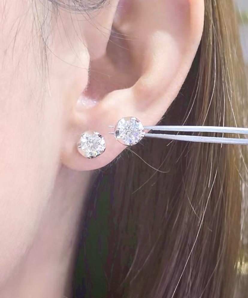 GIA-zertifizierte 1,20 Karat F/VS1 runde Diamanten in Brillantform 18K Gold Ohrringe im Zustand „Neu“ im Angebot in Massafra, IT